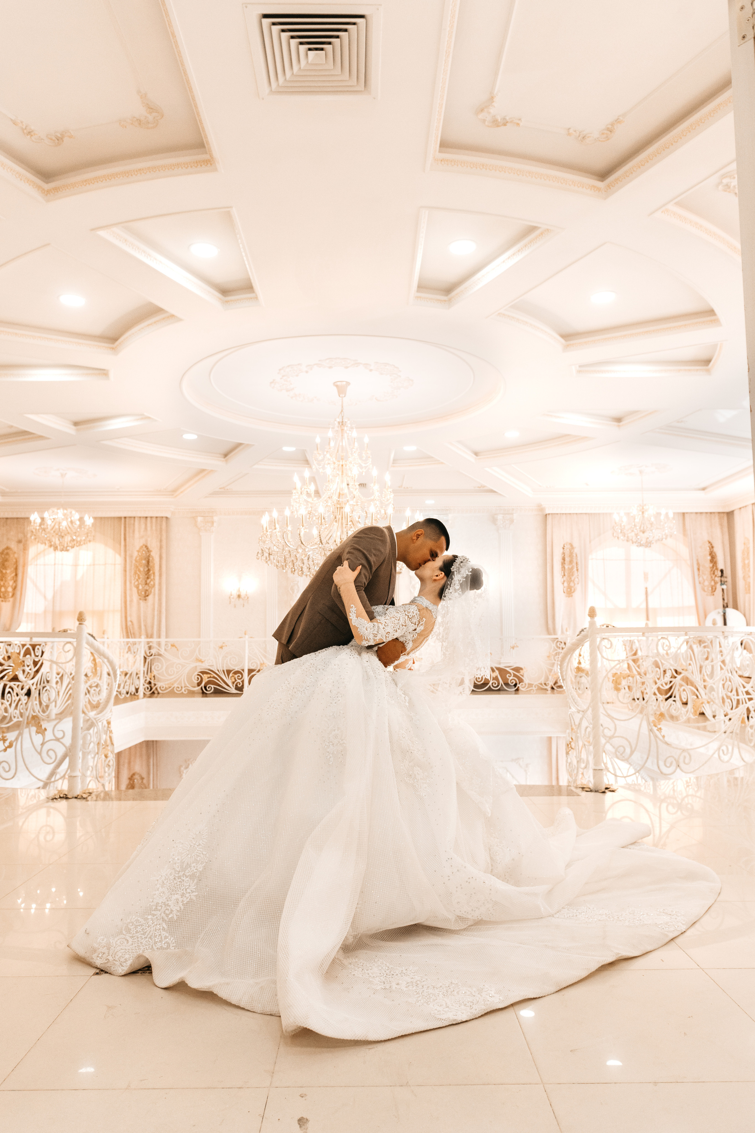 Раис и Лиана. Свадебный и школьный фотограф в Астрахани