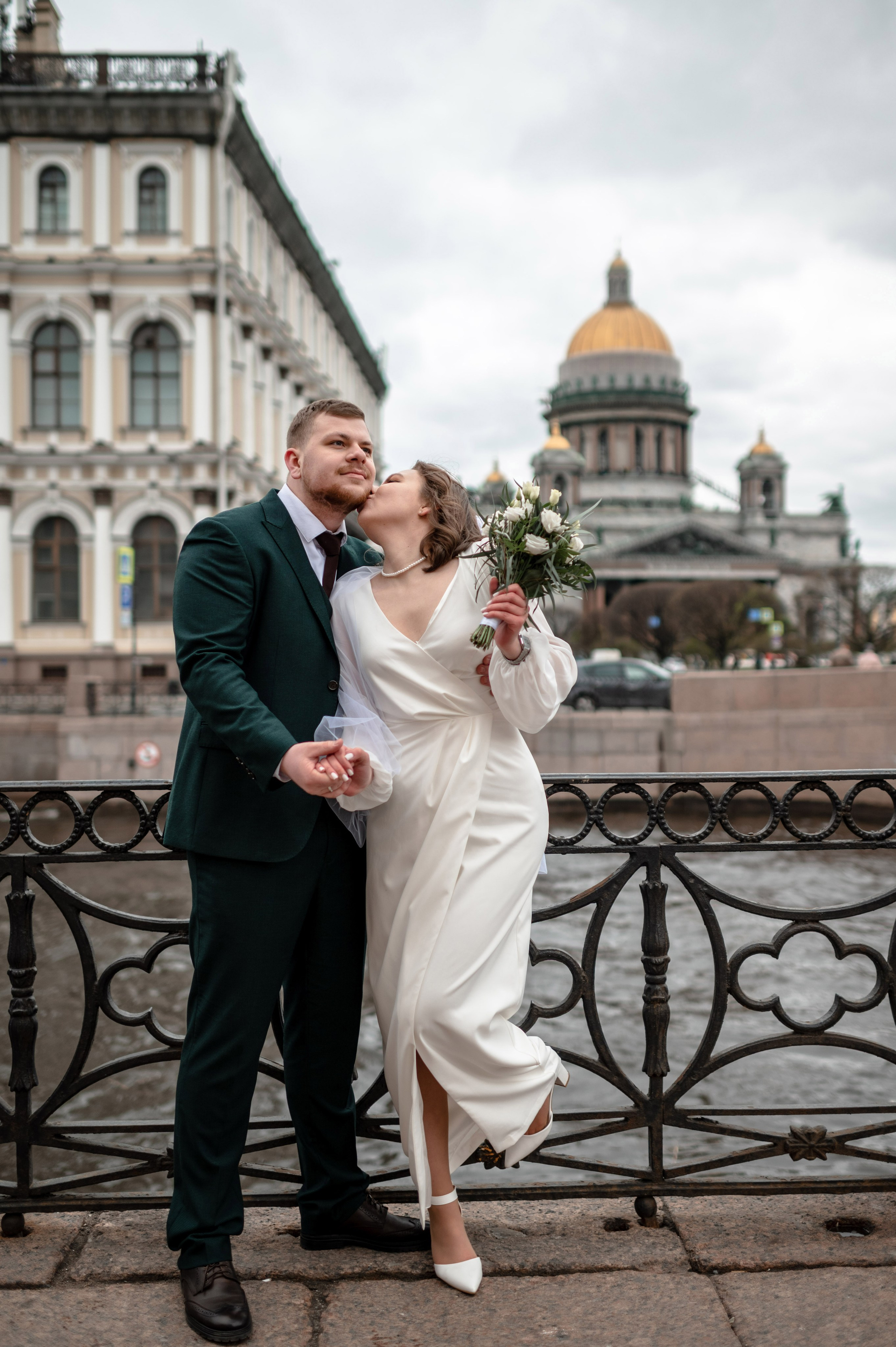 Ксения и Егор (фотосессия в ЗАГСе Петроградского района, Ботаническом саду с сакурой). Портретный, семейный и свадебный фотограф в Санкт-Петербурге и в Пушкине Ширяев Денис