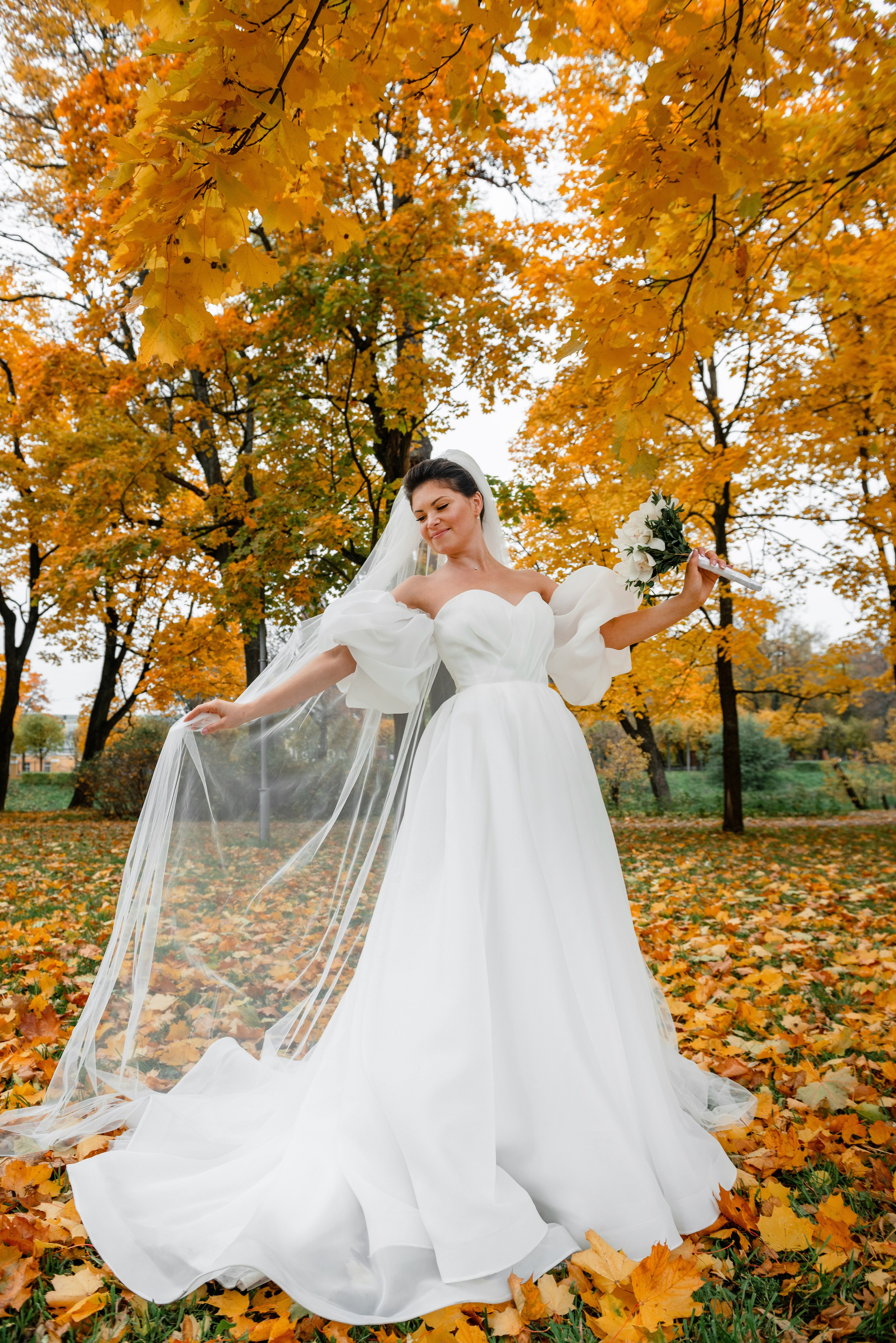 Осенняя свадебная прогулка в Екатерининском парке в Пушкине. Портретный, семейный и свадебный фотограф в Санкт-Петербурге и в Пушкине Ширяев Денис