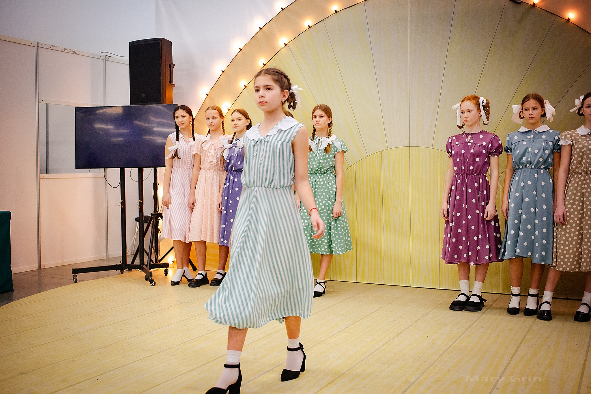 Показ моды 40х лет. Православная ярмарка 2025. Детский и семейный фотограф, фотограф мероприятий Нижний Новгород