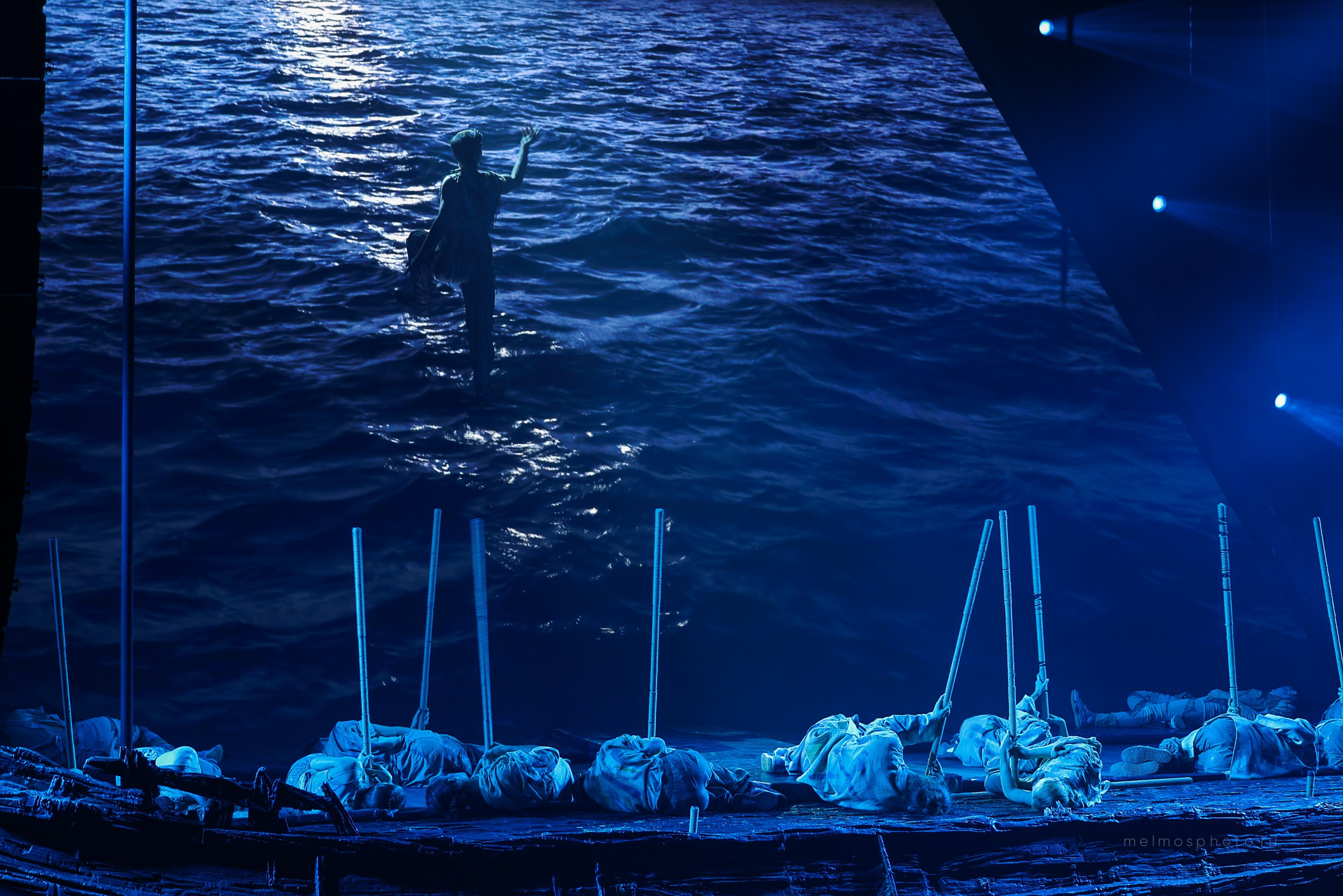 АНТИГРАВИТАЦИЯ. Репортажный, архитектурный, театральный и файн-арт фотограф Лена Мельникова в Москве