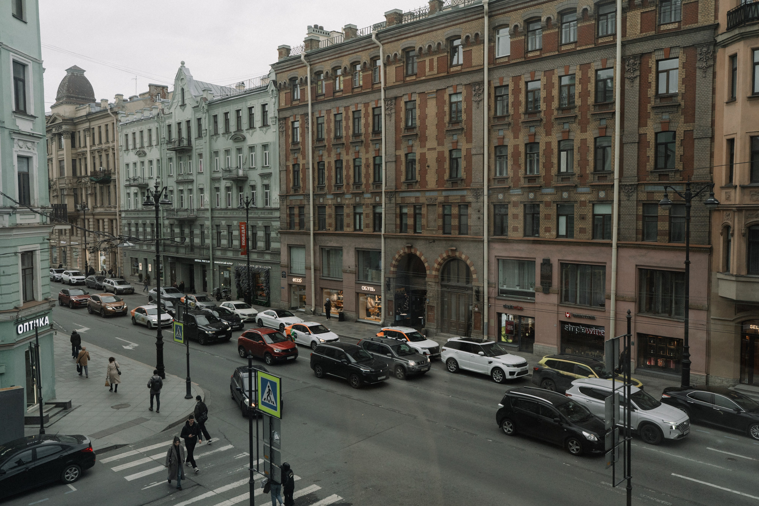 Свадебная фотосессия в Апреле в Петербурге. Свадебный фотограф Александр Невский в Санкт-Петербурге