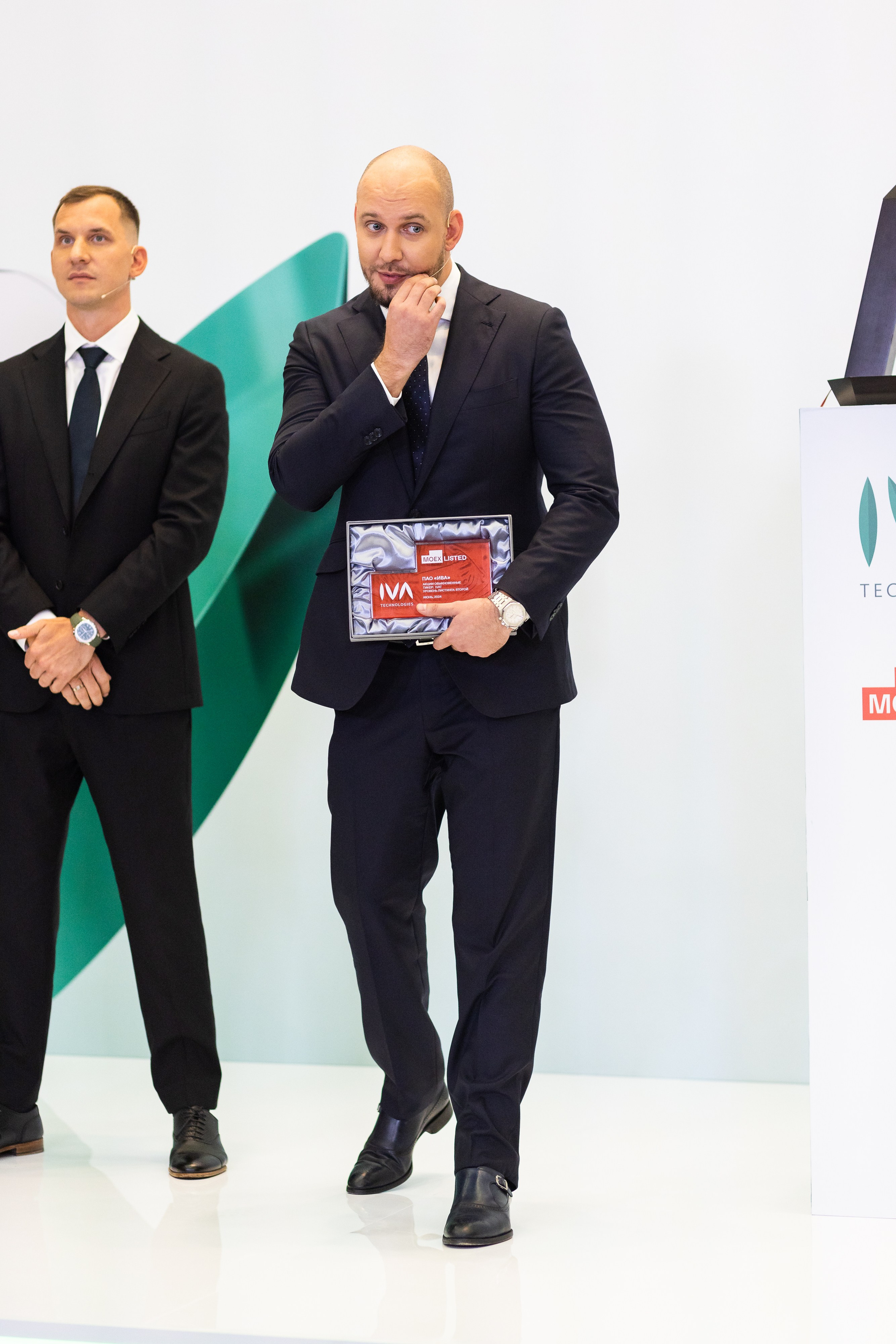 IVA на Московской бирже. Свадебный и портретный фотограф в Королёве Сергей Чихарев