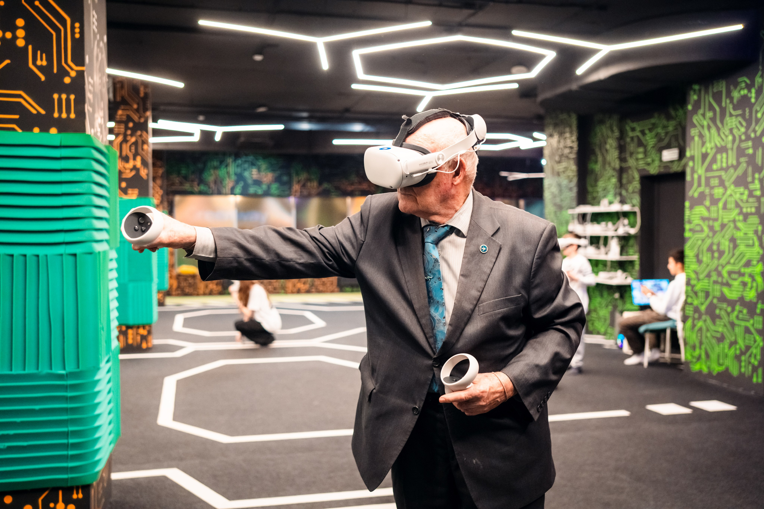 VR (November-December 2024). Felixtones