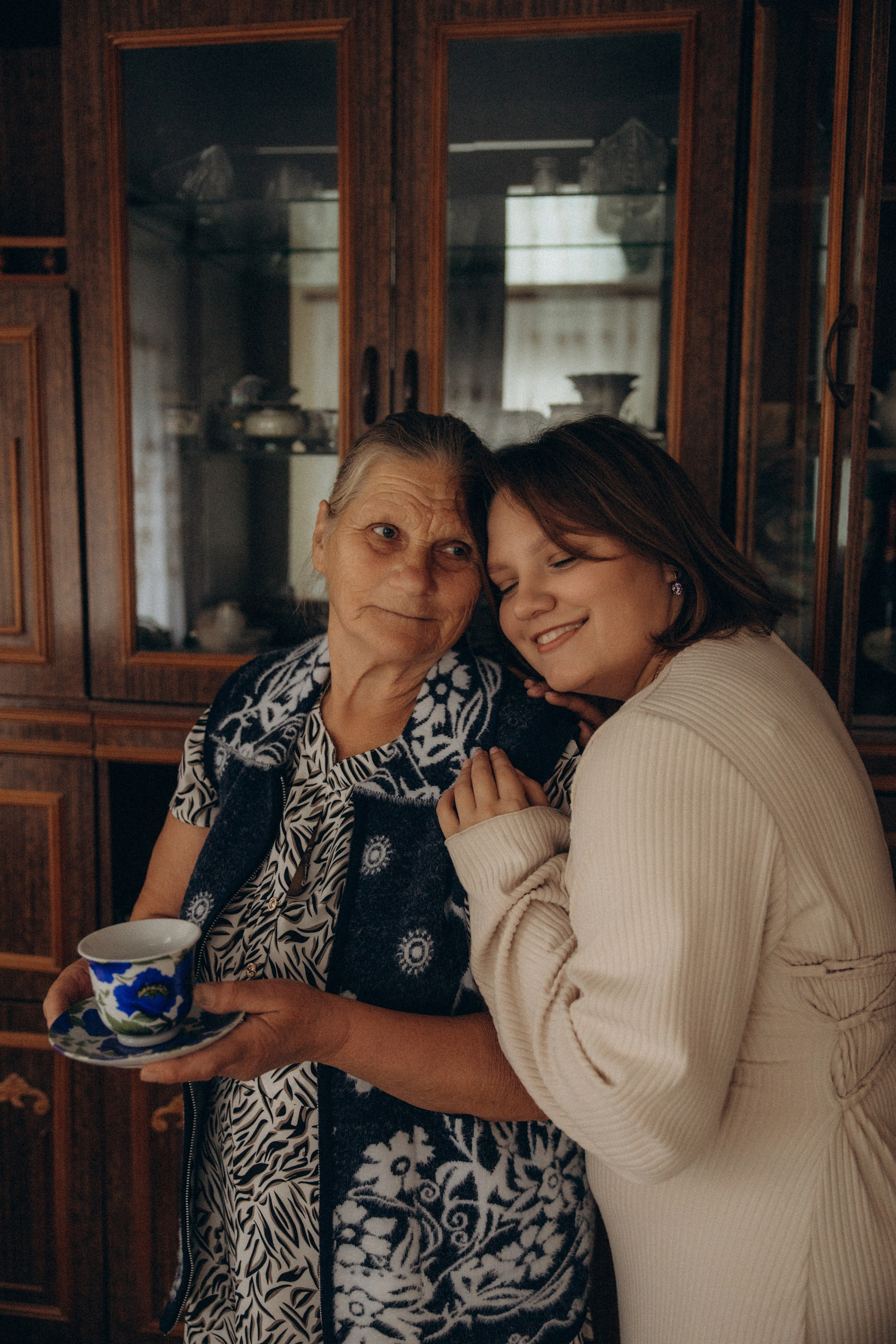 Аня и бабушка. Семейный фотограф Губкин/Старый Оскол