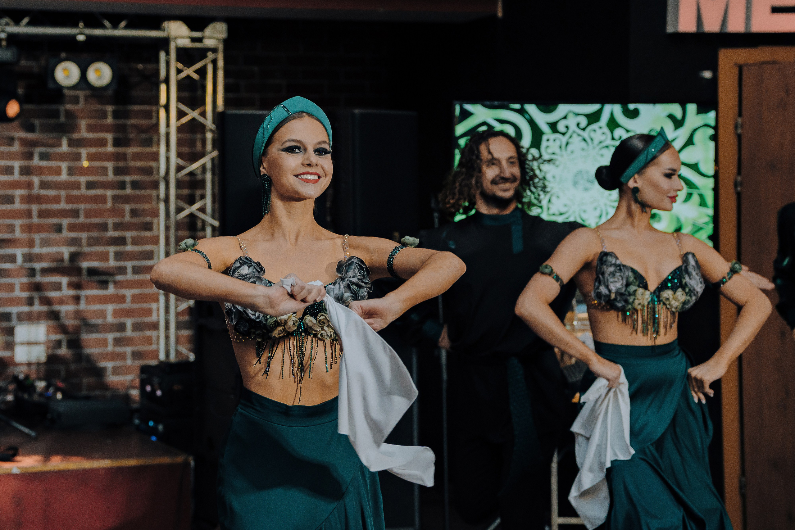 20 ЛЕТ МЕГАПОЛИС ЧЕЛЯБИНСК ХЕДЛАЙНЕР ЕЛКА. Репортажный фотограф Зуев Роман г. Челябинск