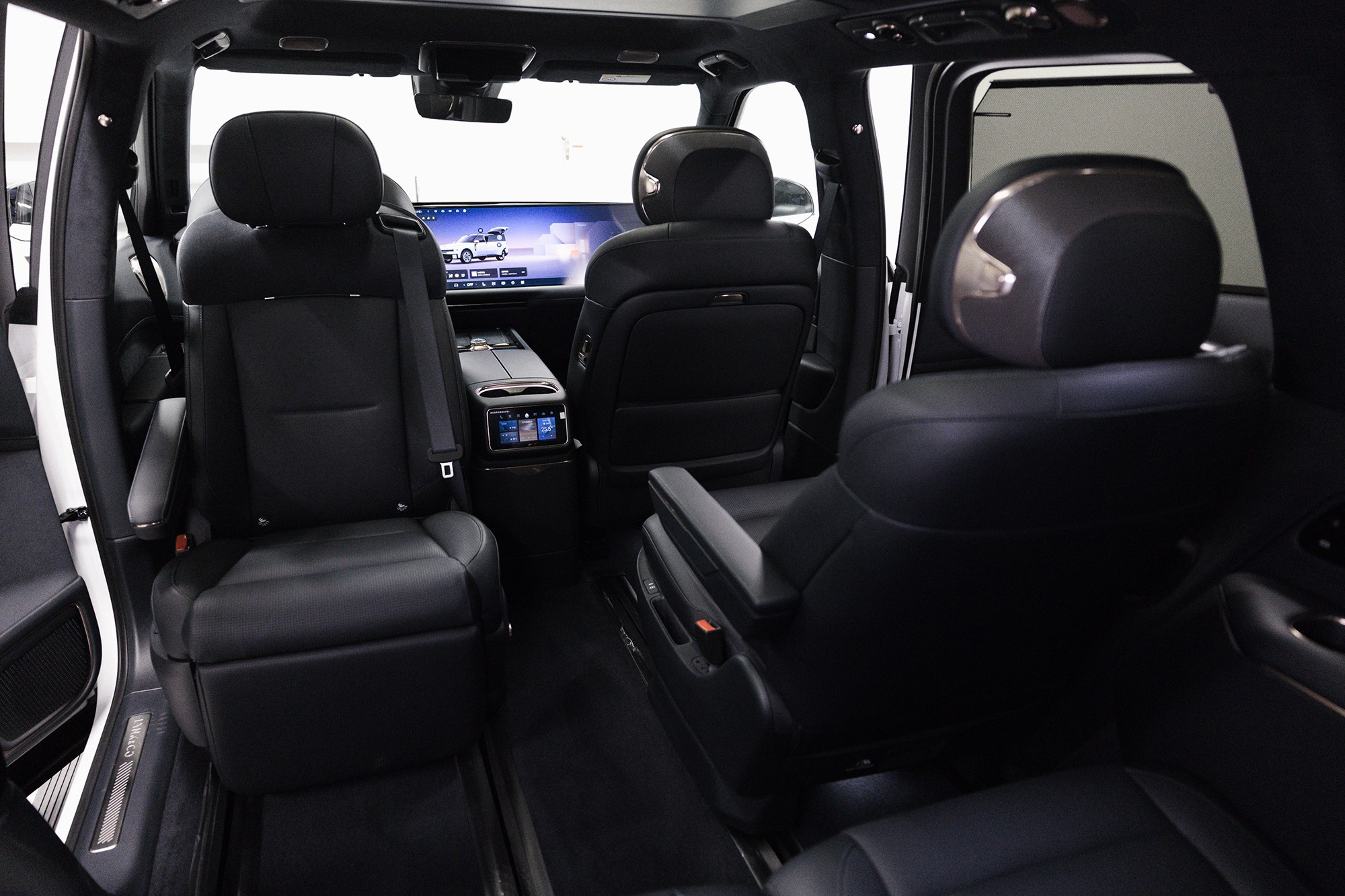 Lynk & Co 900 Ultra 2,0hyb 4WD AT (734 л. с.). Автосалон «Х-Авто»