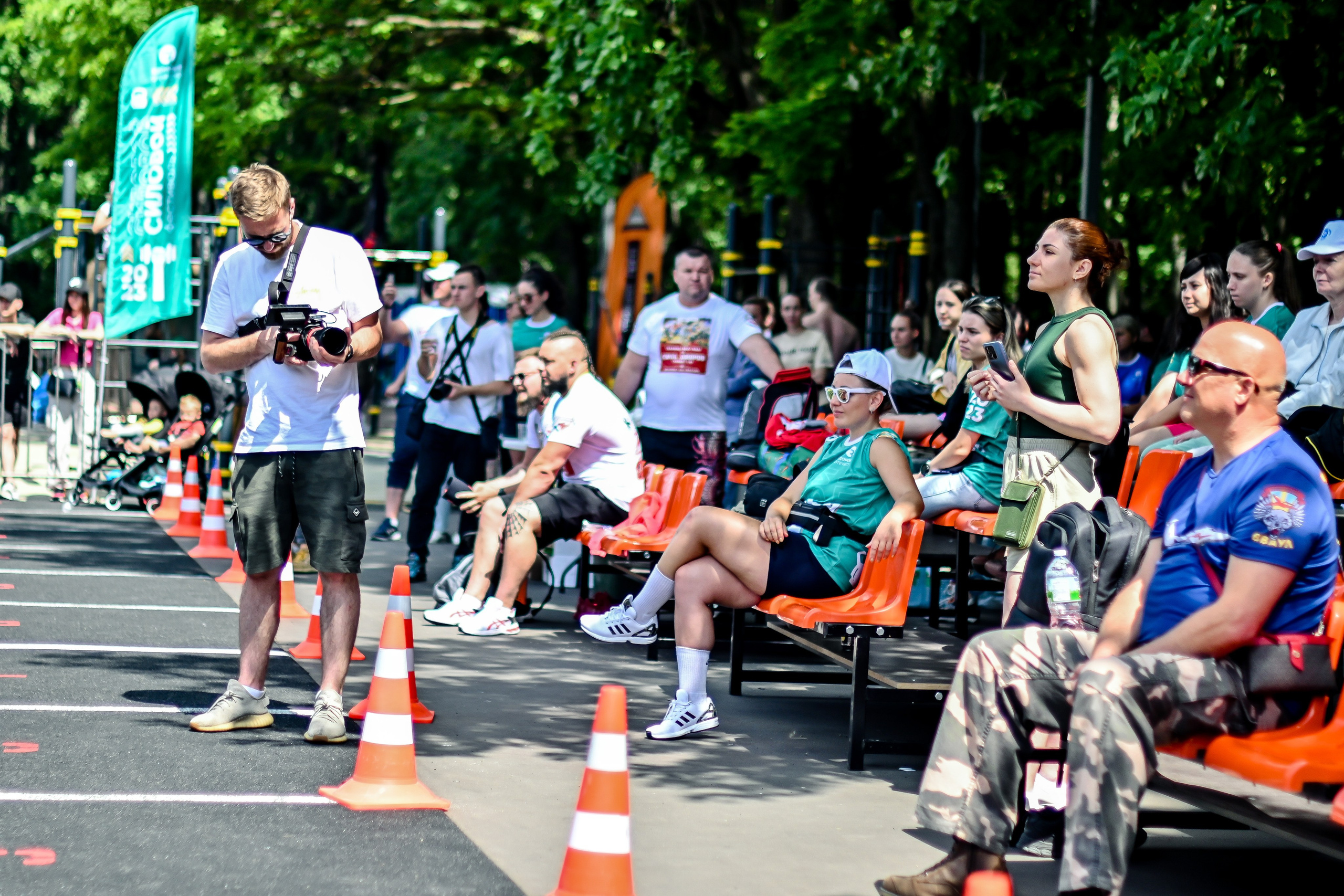 СТРОНГ. Фотограф для бизнесконтента, репортажей и семейного альбома в Москве