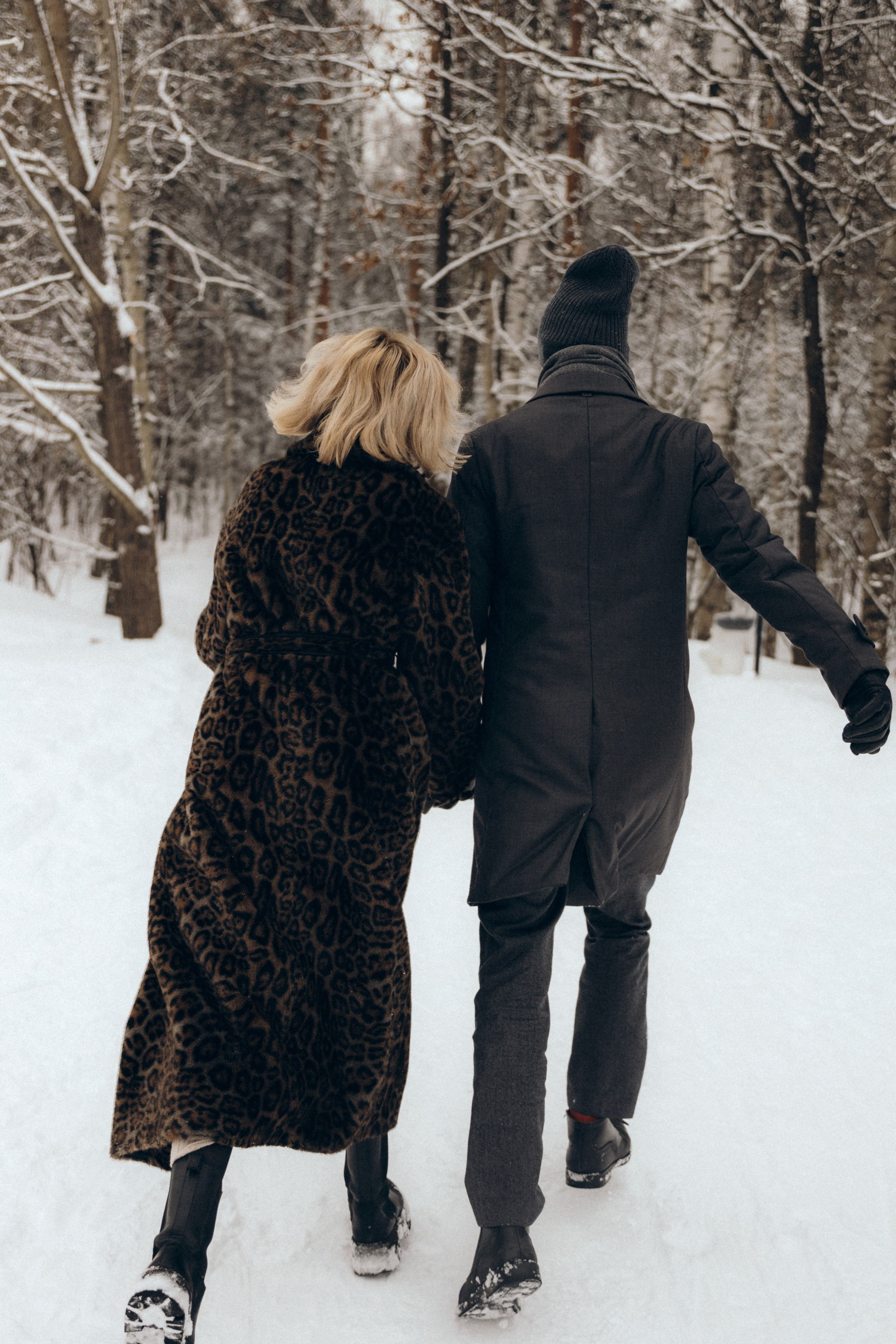 Дима и Камила в зимнем Мещерском лесу. Свадебный и портретный фотограф в Москве Кристина Золотова