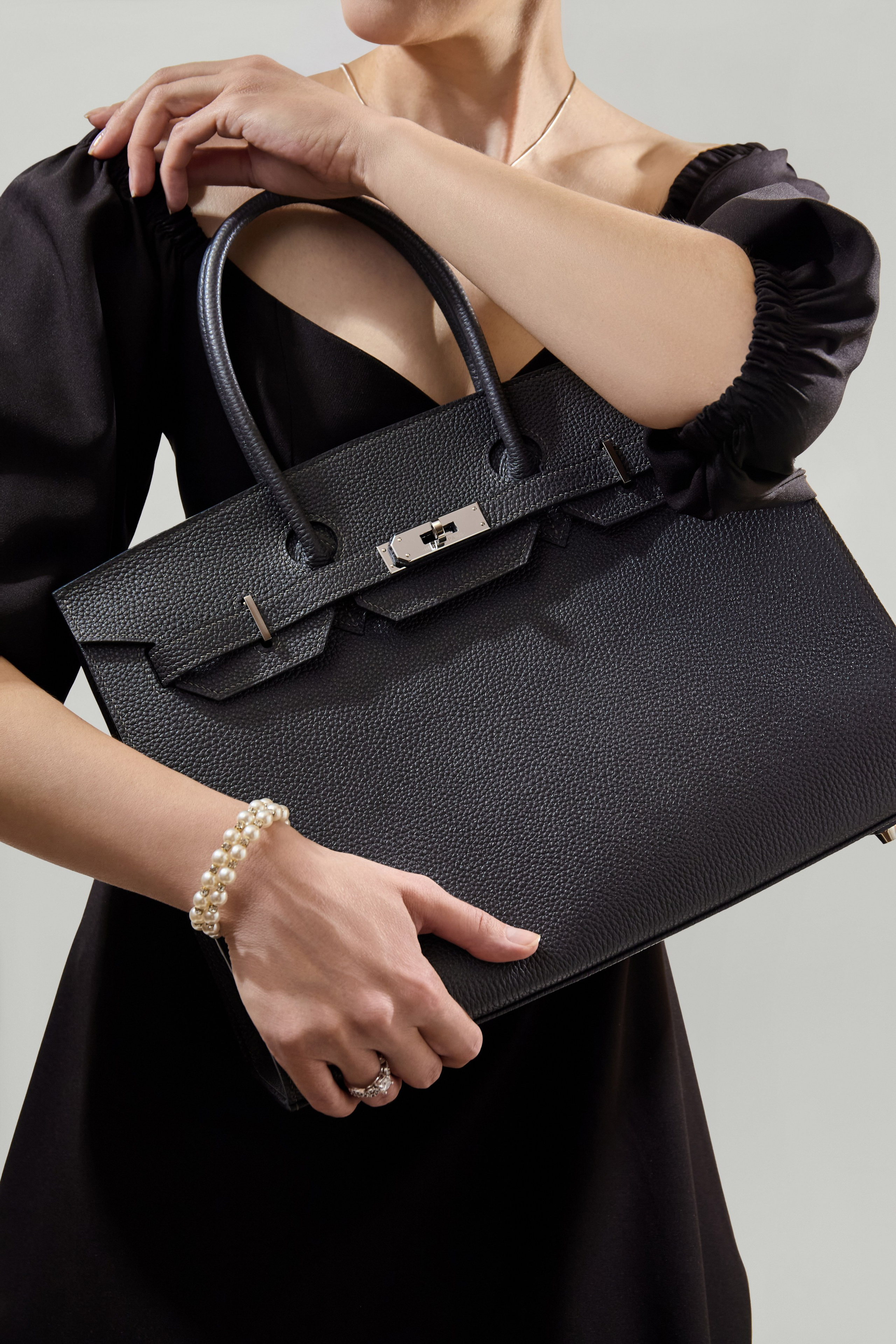 Предметная рекламная каталожная съемка сумок с моделью под ключ Москва