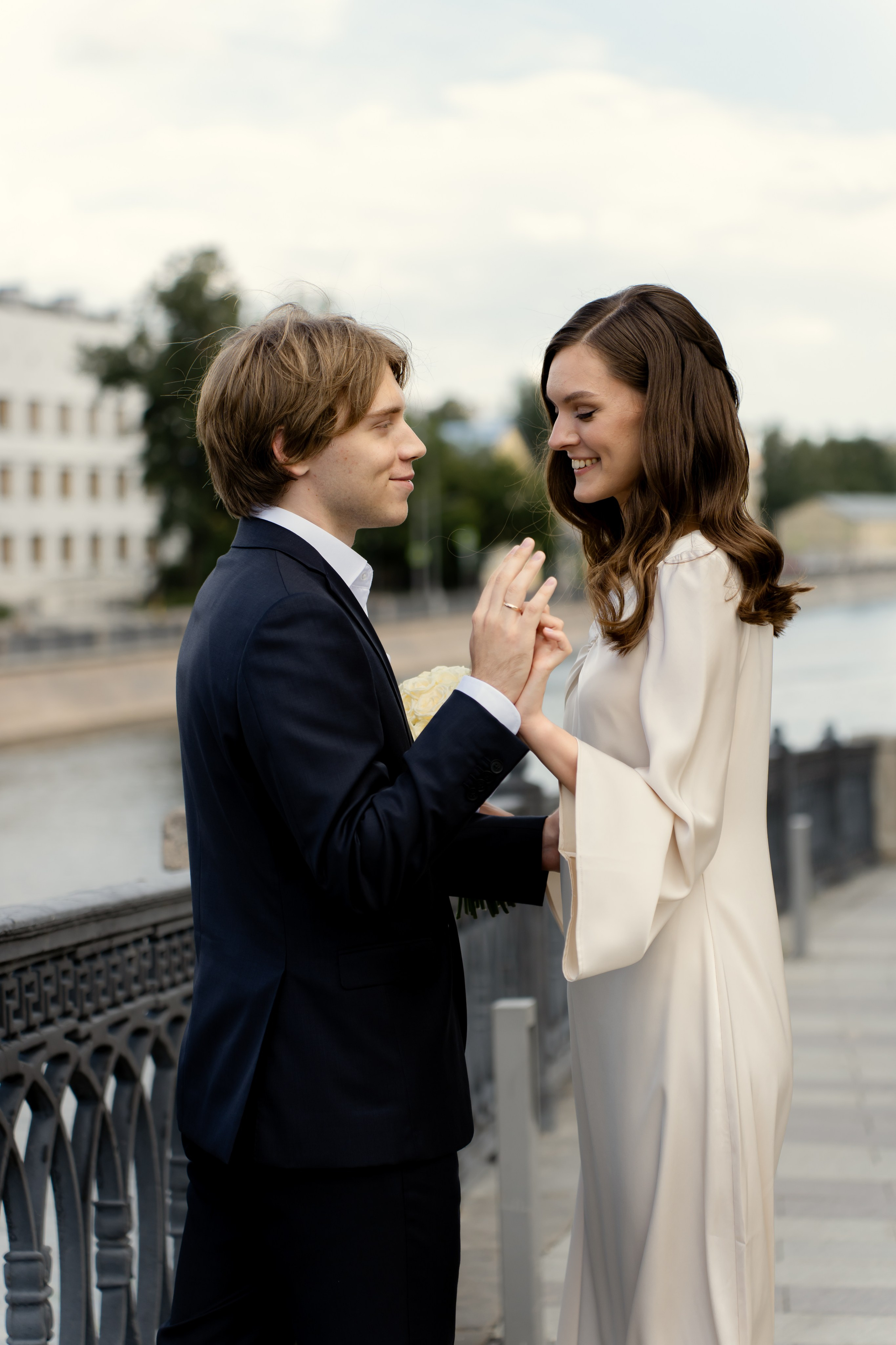 Свадебная фотосессия на набережной. Фотограф Москва
