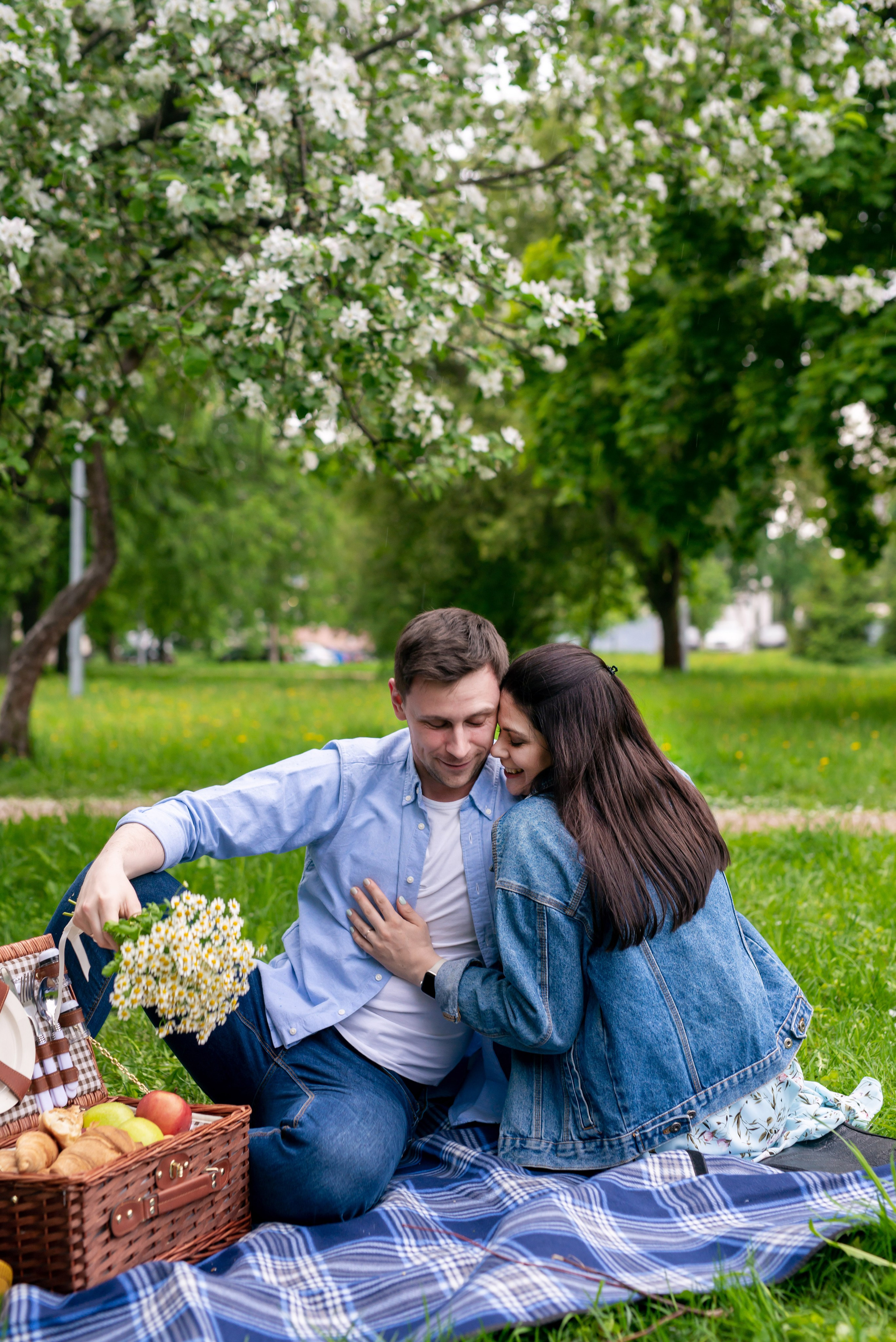 Наташа и Дима (фотосессия в цветущих садах). Портретный, семейный и свадебный фотограф в Санкт-Петербурге и в Пушкине Ширяев Денис