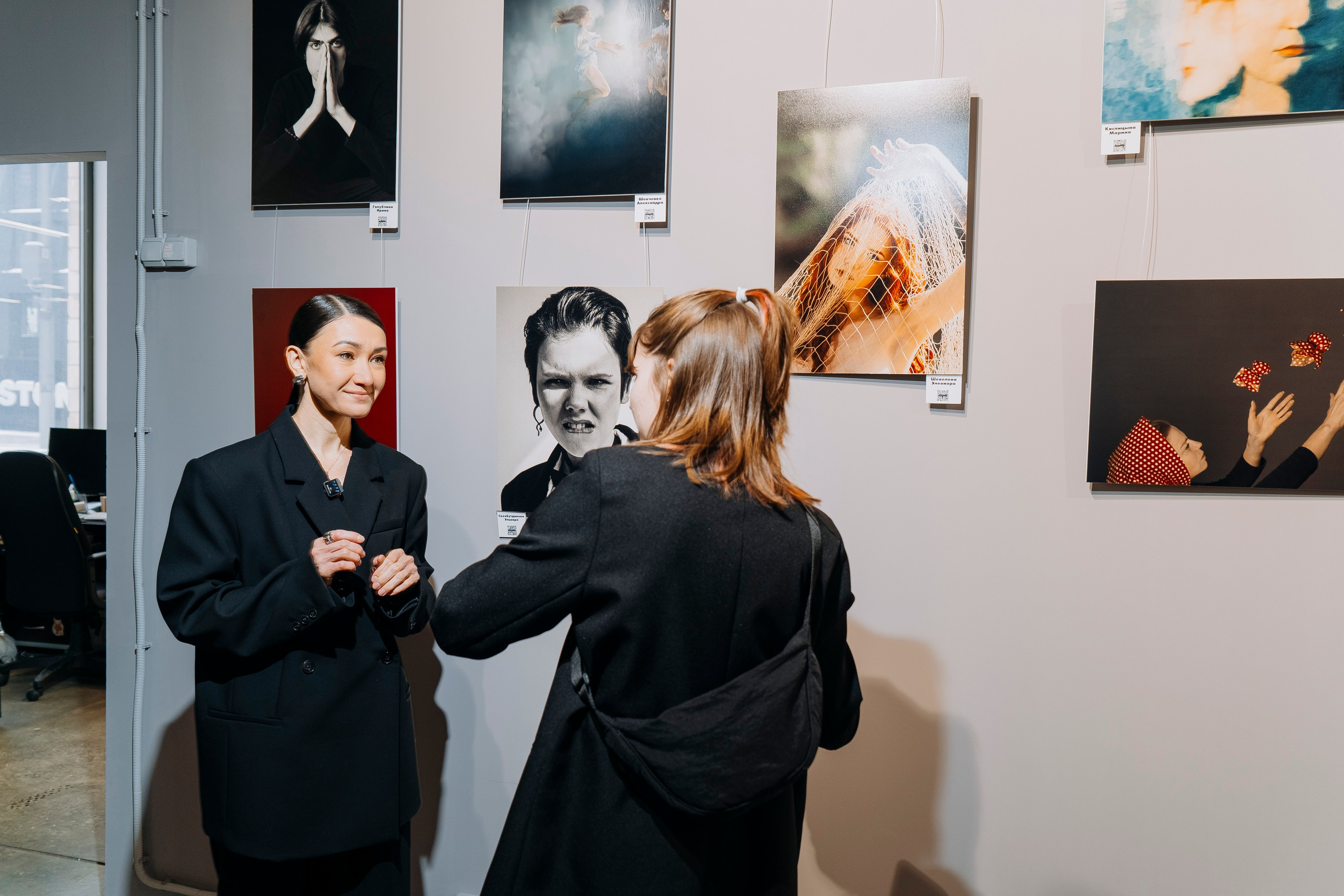 Вернисаж фотовыставки MFamilia «Гармония различий». Организация фотовыставок в Петербурге и Москве, MFamilia (МФамилия)