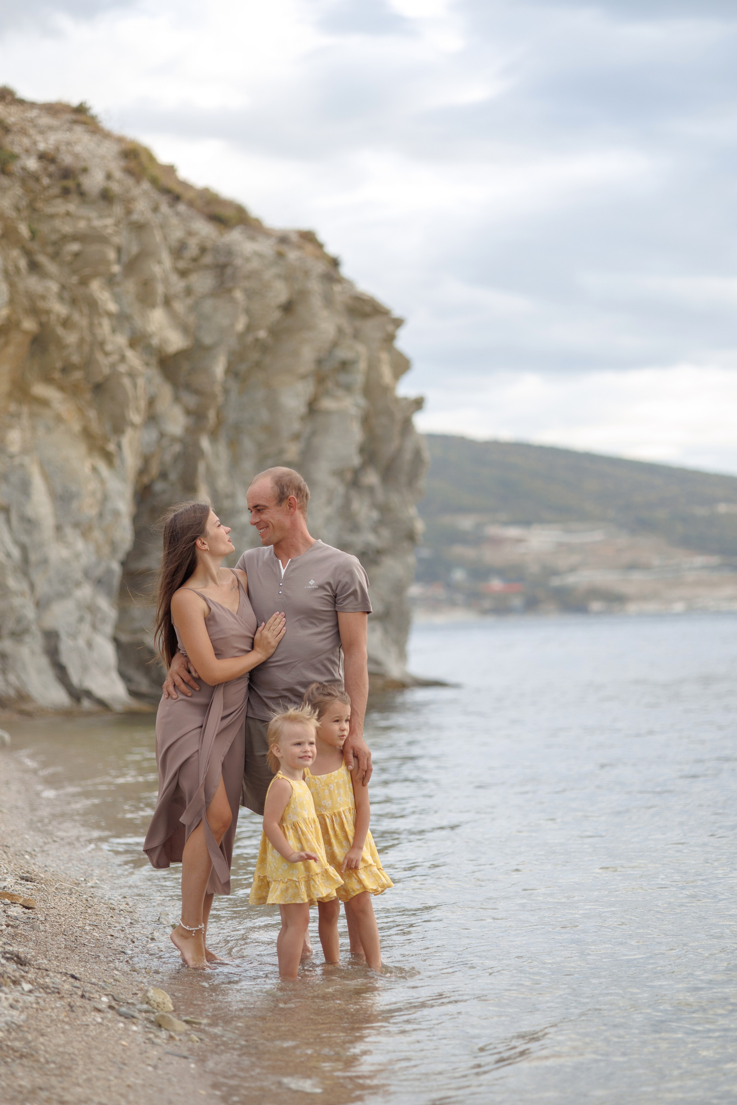 На пустынном пляже. Семейный и портретный фотограф в Геленджике Любовь Бодрова