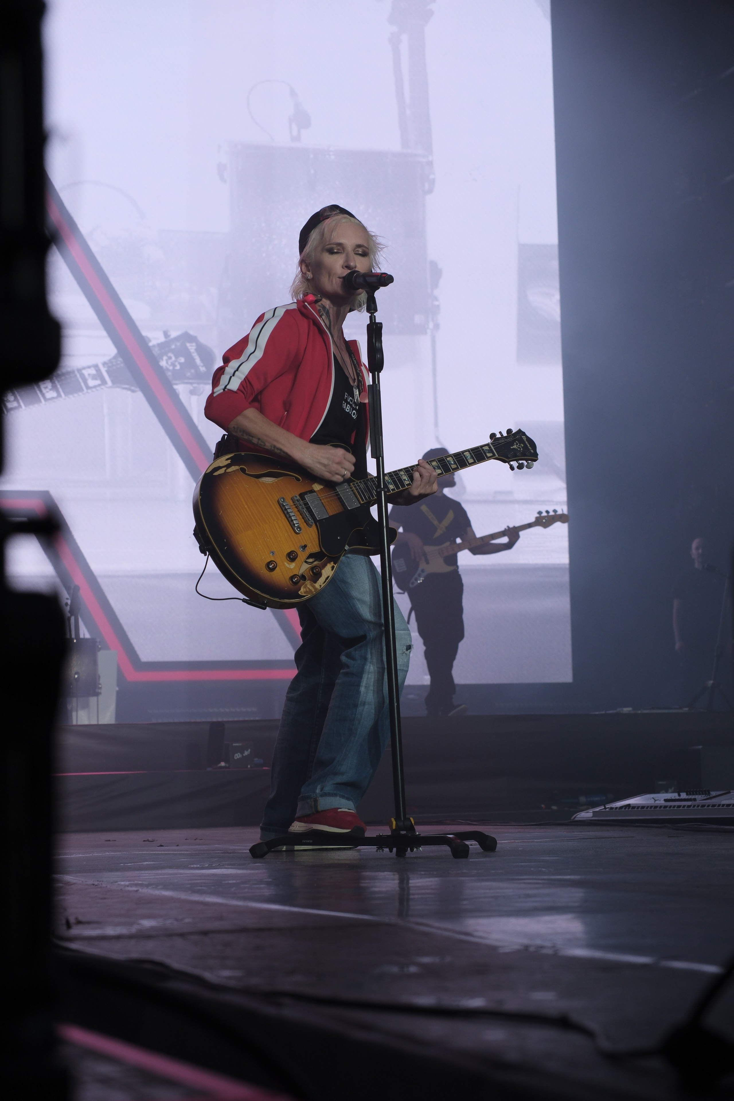 Диана Арбенина (группа «Ночные снайперы») — Москва, МТС Live Лето 2024. RedGeek - блогер и стручњак за образовање и ИТ Кирил Ситнов