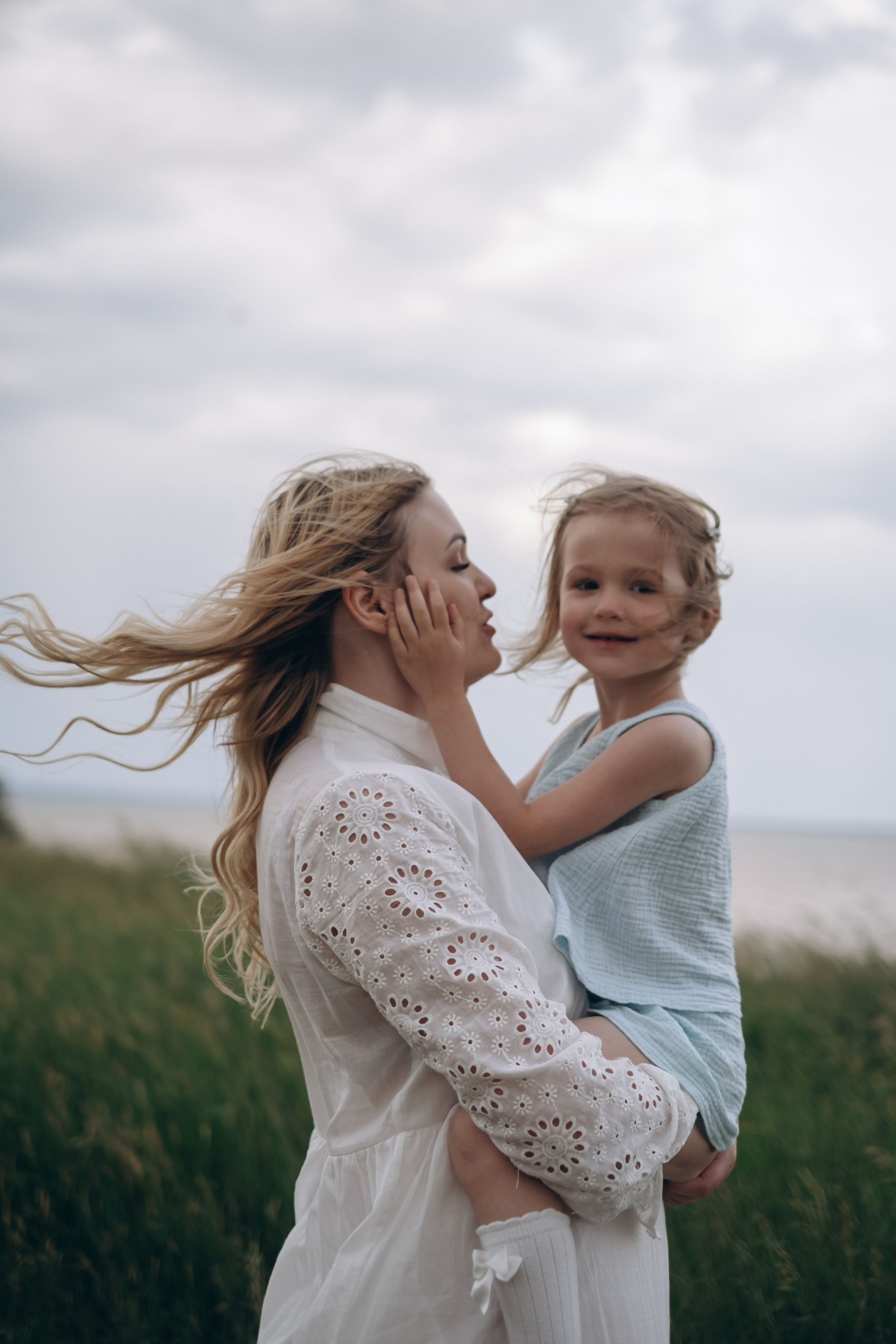 Прогулочная у моря. Мама и дочь. Фотограф Новосибирск Анна Рождественская