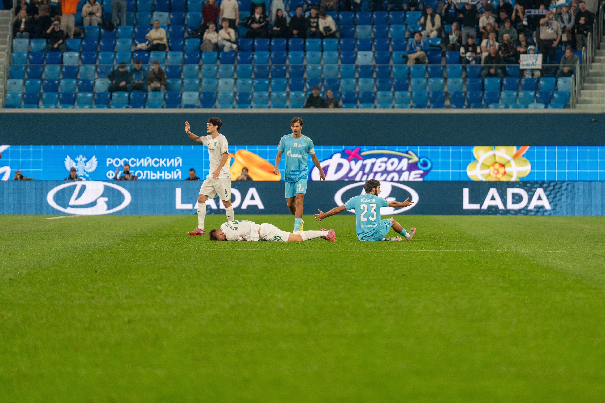 Репортажный спортивный фотограф Санкт-Петербург: Зенит–Ахмат на Газпром Арене