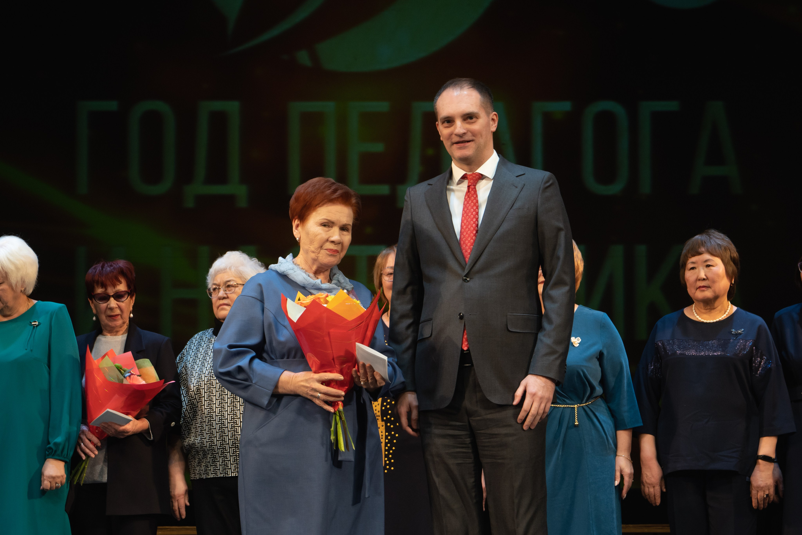 Музыкальный театр. Занимаюсь профессиональной фотографией и живу рядом с Байкалом. Работаю в разных жанрах