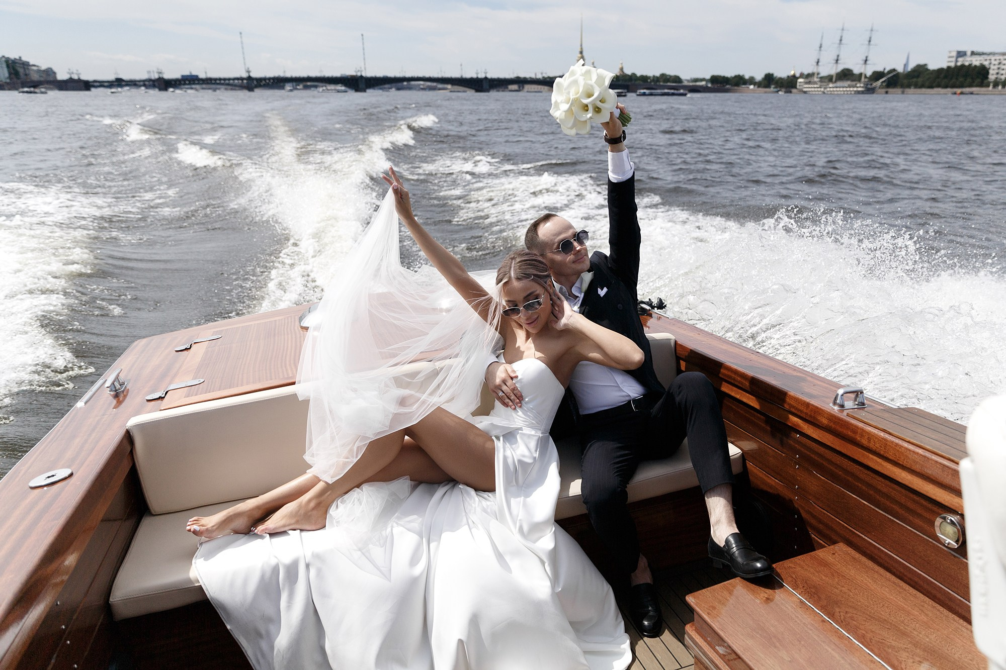 Свадьба на катере. Свадебный фотограф в Санкт-Петербурге Наталья Вендт