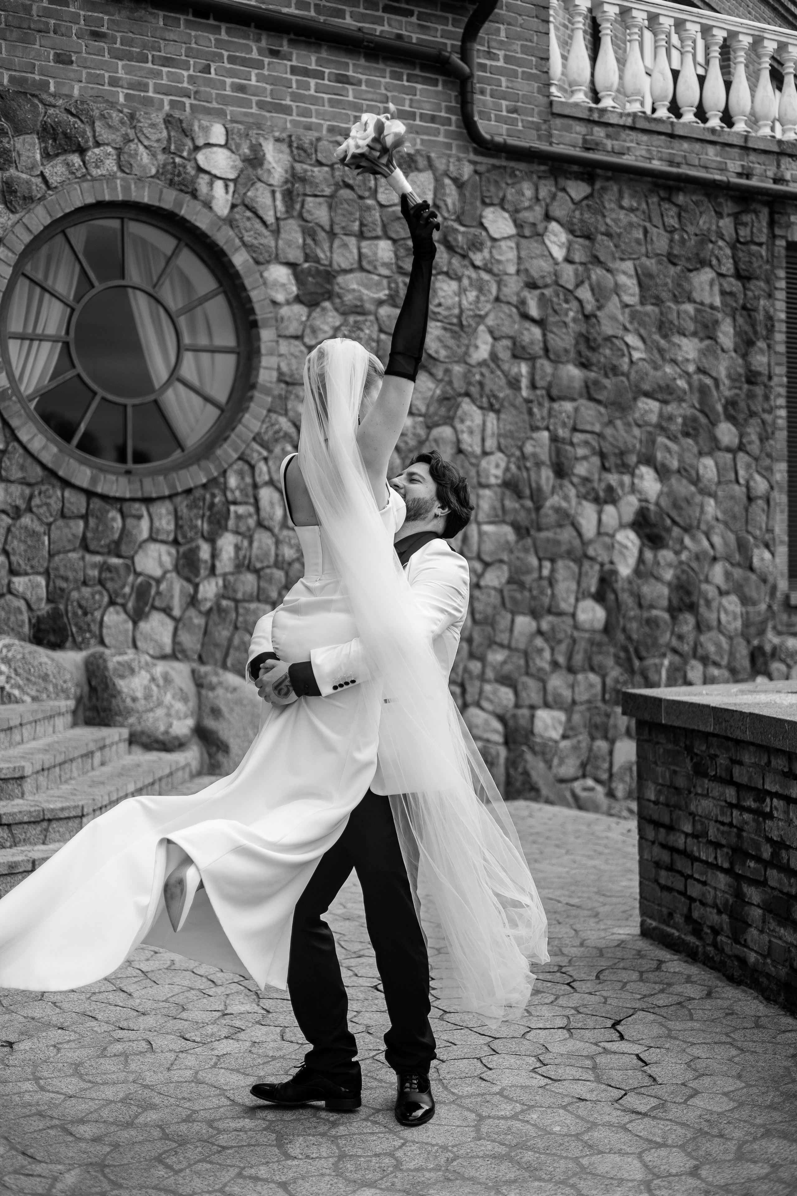 Евгений Саранцев, президент мотоклуба «Garage 13 MCC» и прекрасная Ирина. Фотограф Елена Медок Калининград