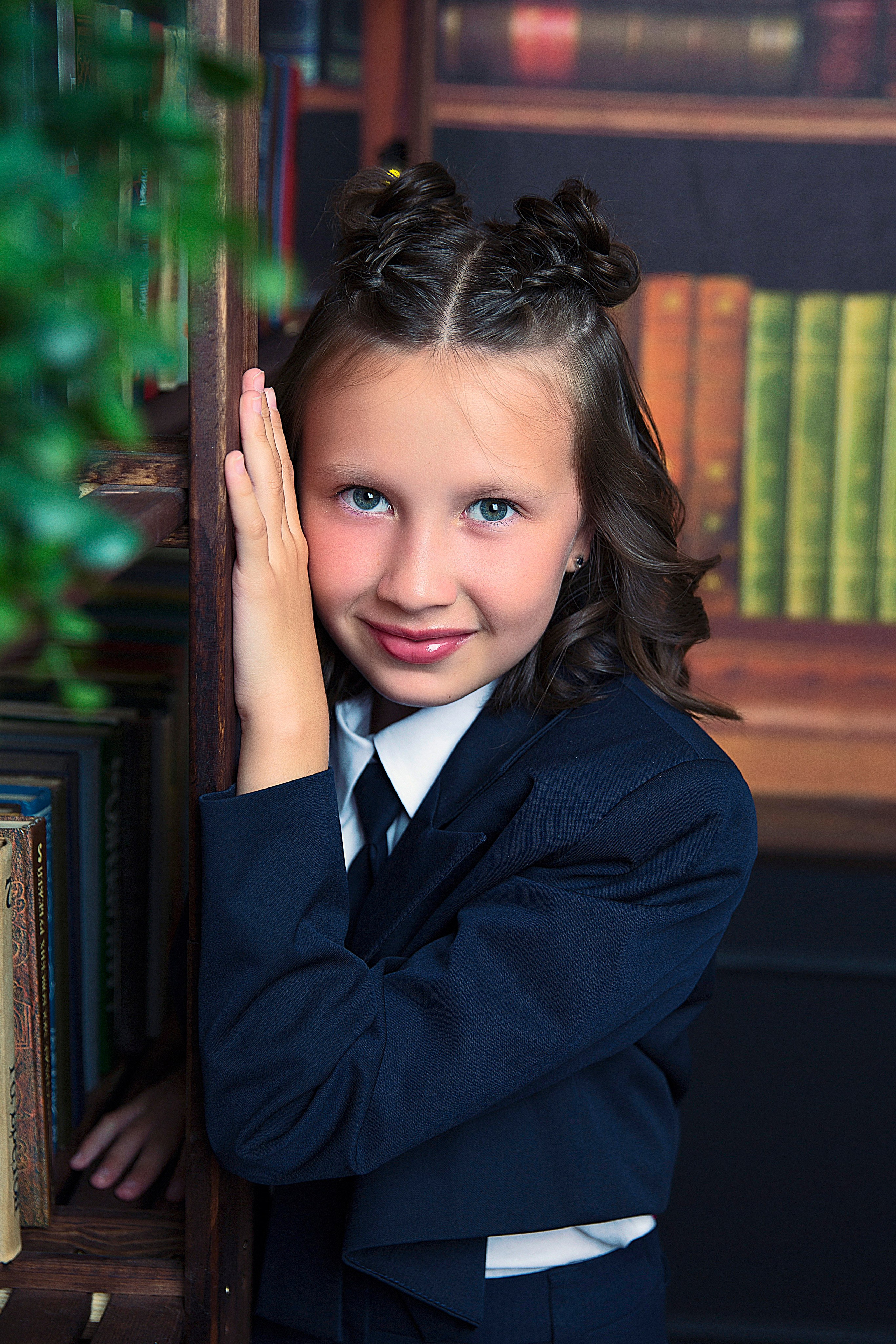 Школьница. Детский школьный фотограф в Кемерово Зиновьева Екатерина