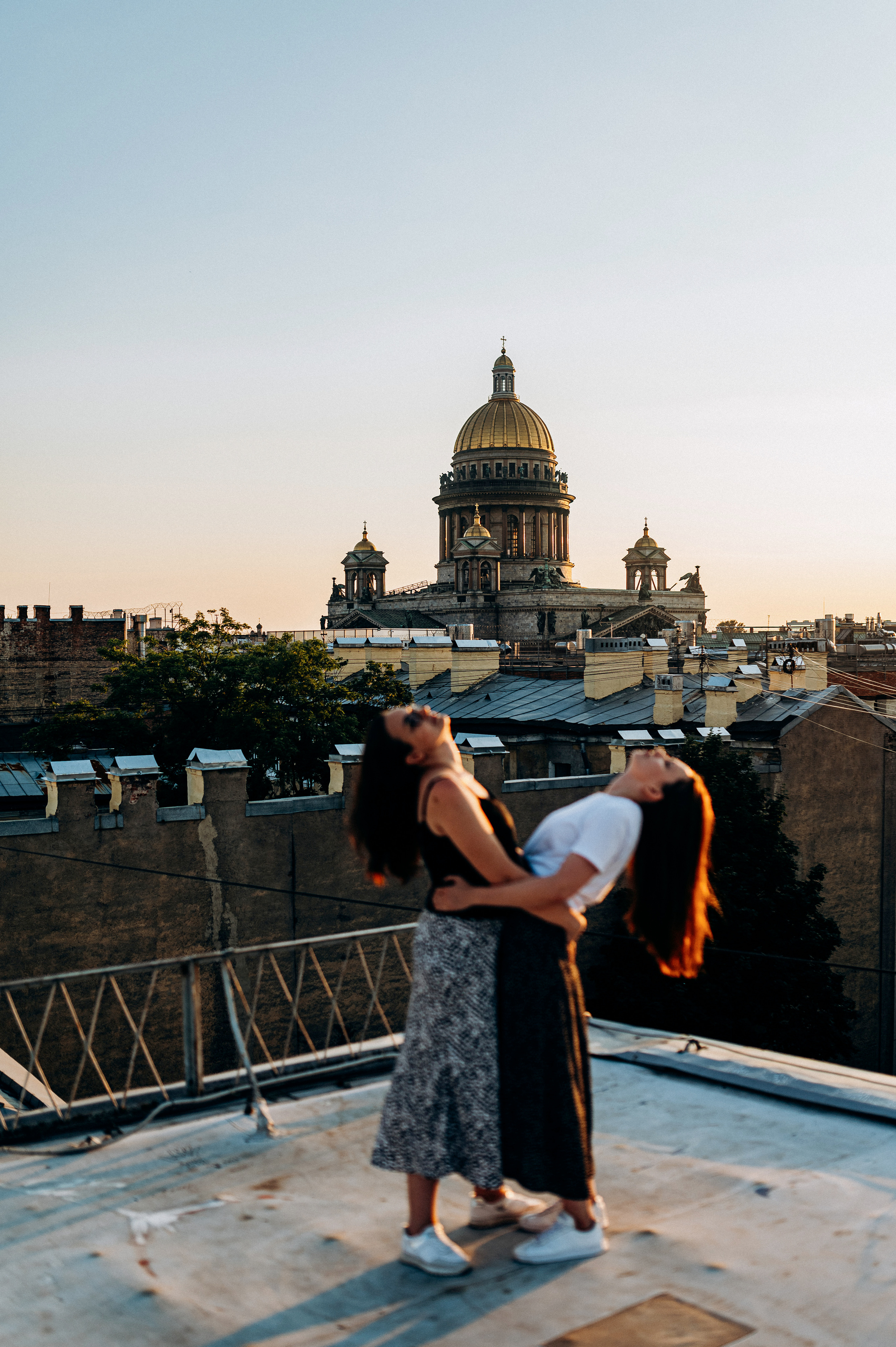 Две подруги крыша СПБ (Таня+Таня). Фотограф ПИТЕР СПБ Надежда Баранова