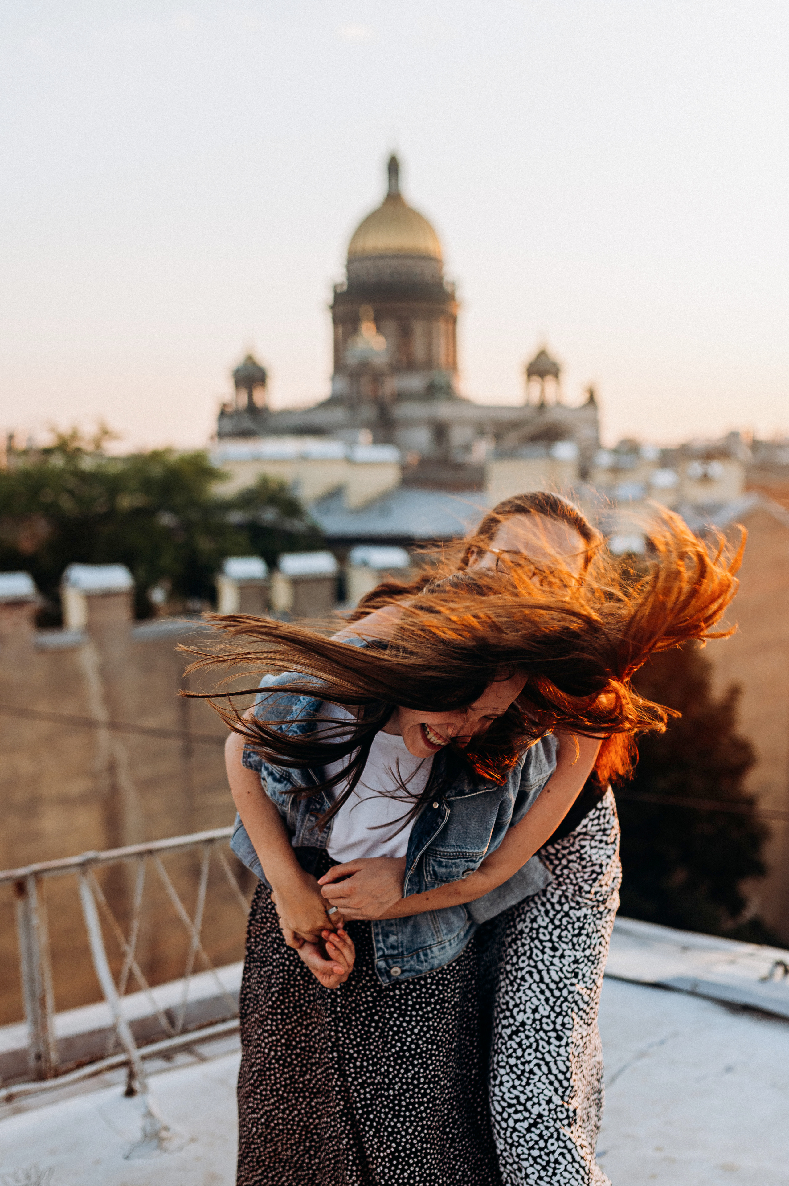 Две подруги крыша СПБ (Таня+Таня). Фотограф ПИТЕР СПБ Надежда Баранова