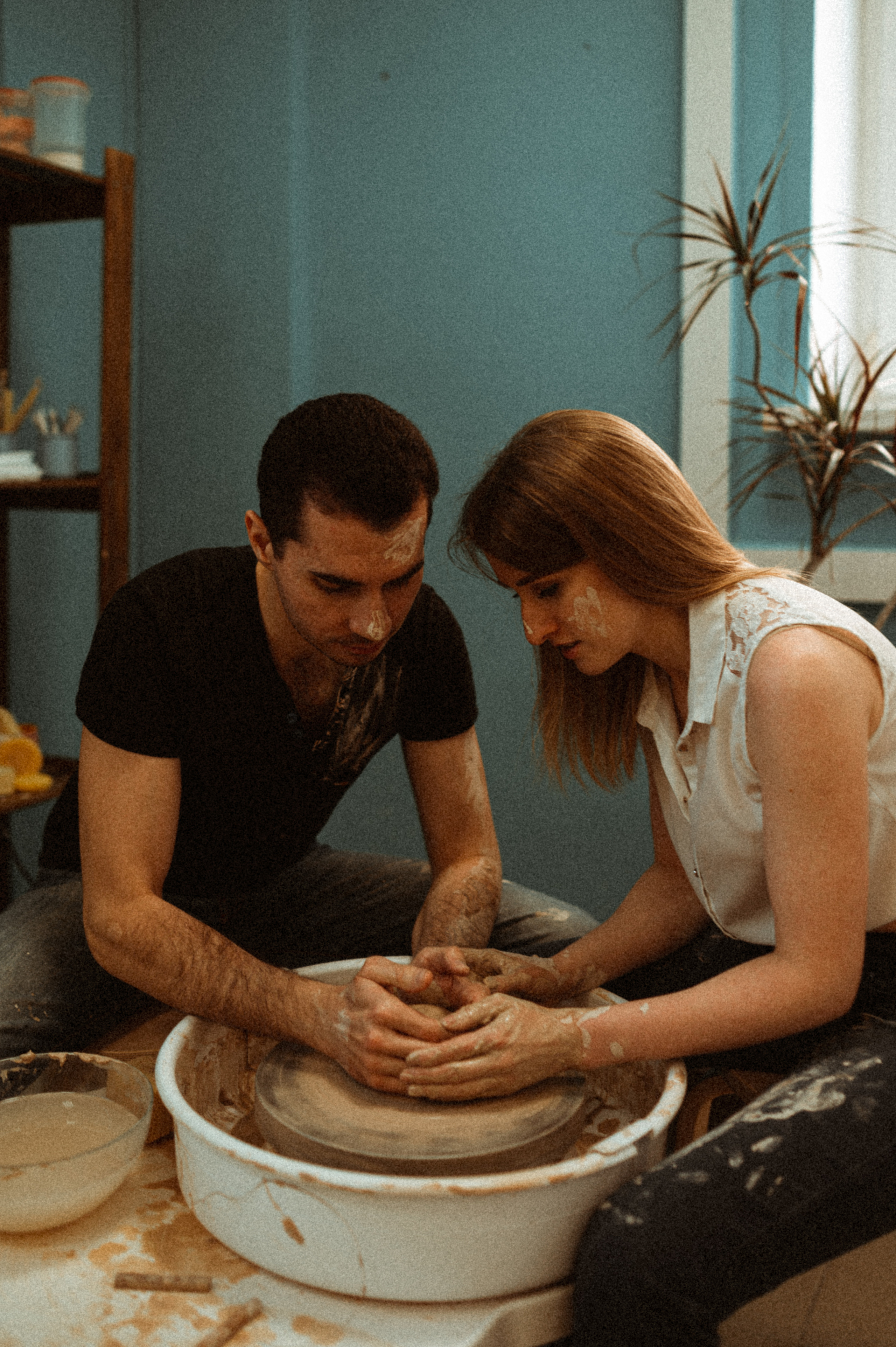 Лена+Петя лав стори гончарная мастерская. Фотограф ПИТЕР СПБ Надежда Баранова