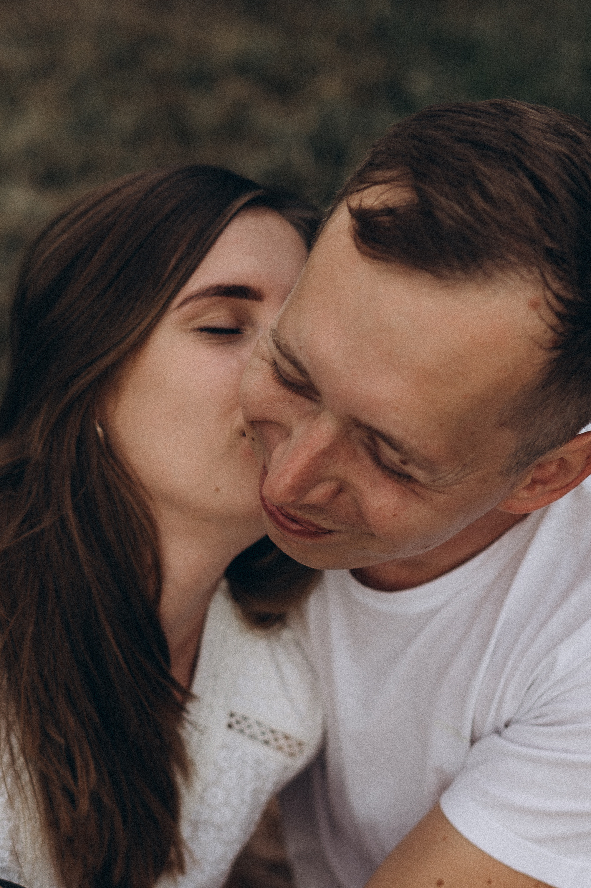 Семейная фотосессия в поле со стогами сена. Фотограф ПИТЕР СПБ Надежда Баранова