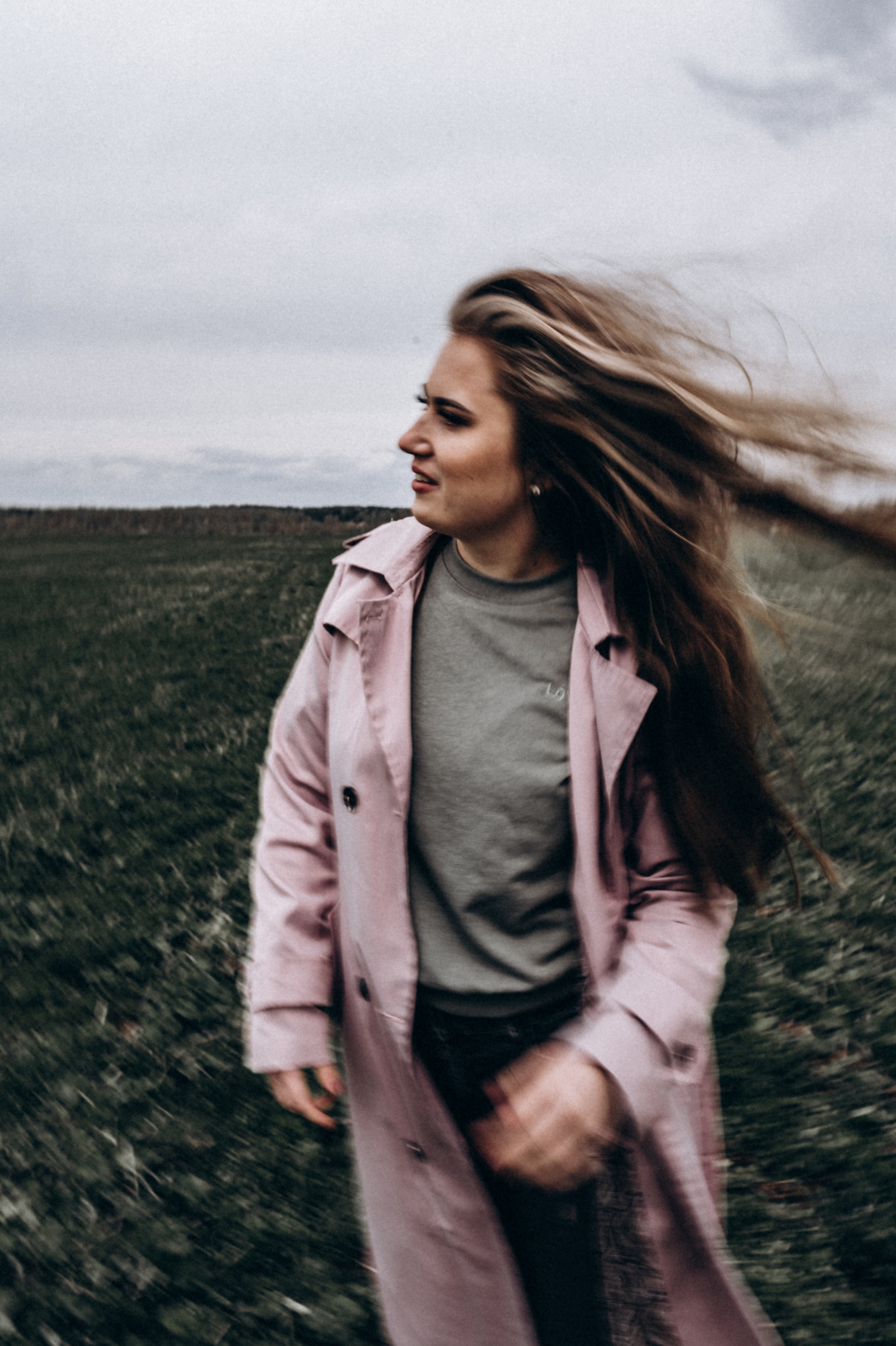 Индивидуальная фотосессия в поле Аня. Фотограф ПИТЕР СПБ Надежда Баранова