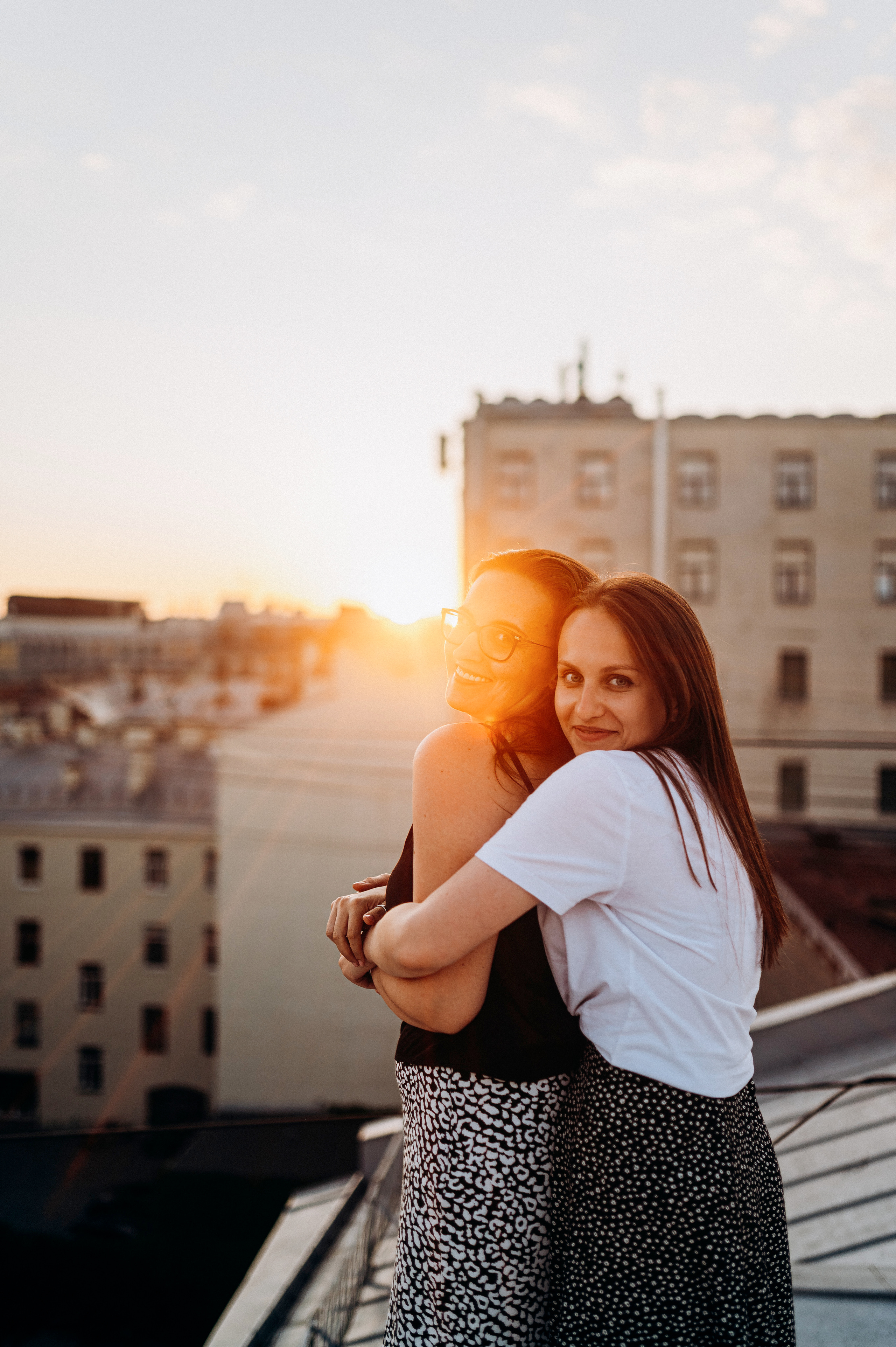 Две подруги крыша СПБ (Таня+Таня). Фотограф ПИТЕР СПБ Надежда Баранова