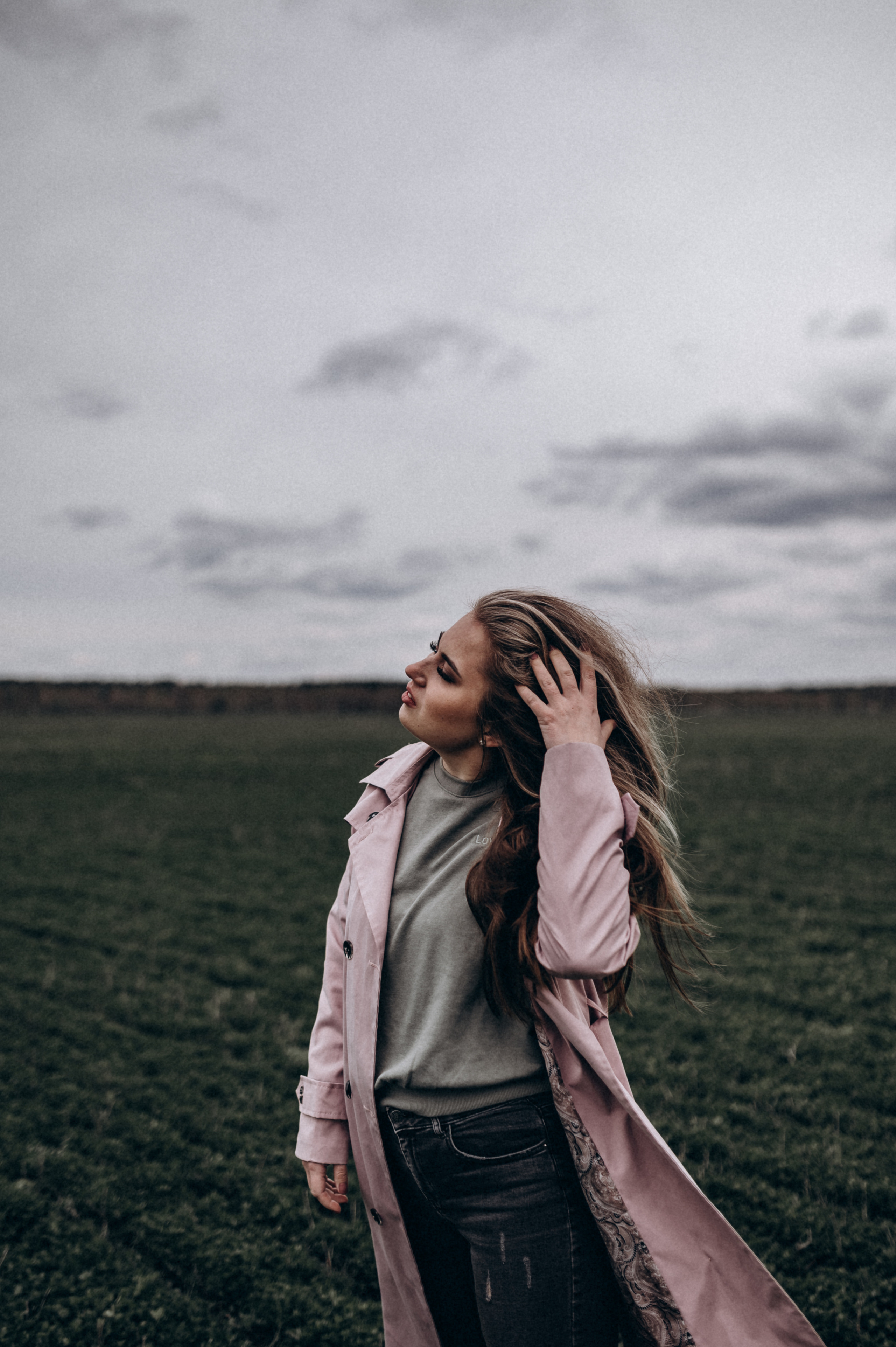 Индивидуальная фотосессия в поле Аня. Фотограф ПИТЕР СПБ Надежда Баранова