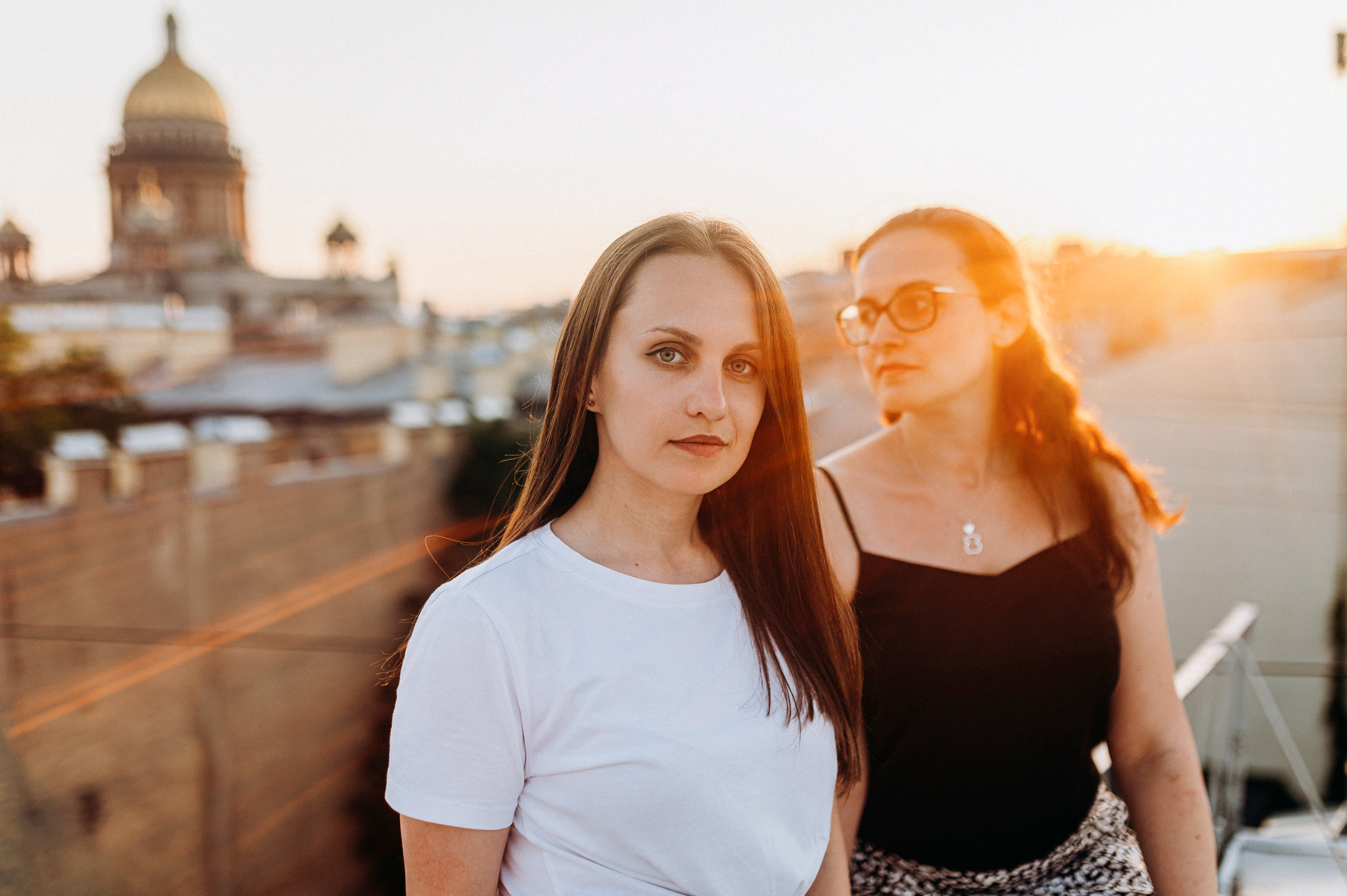 Две подруги крыша СПБ (Таня+Таня). Фотограф ПИТЕР СПБ Надежда Баранова