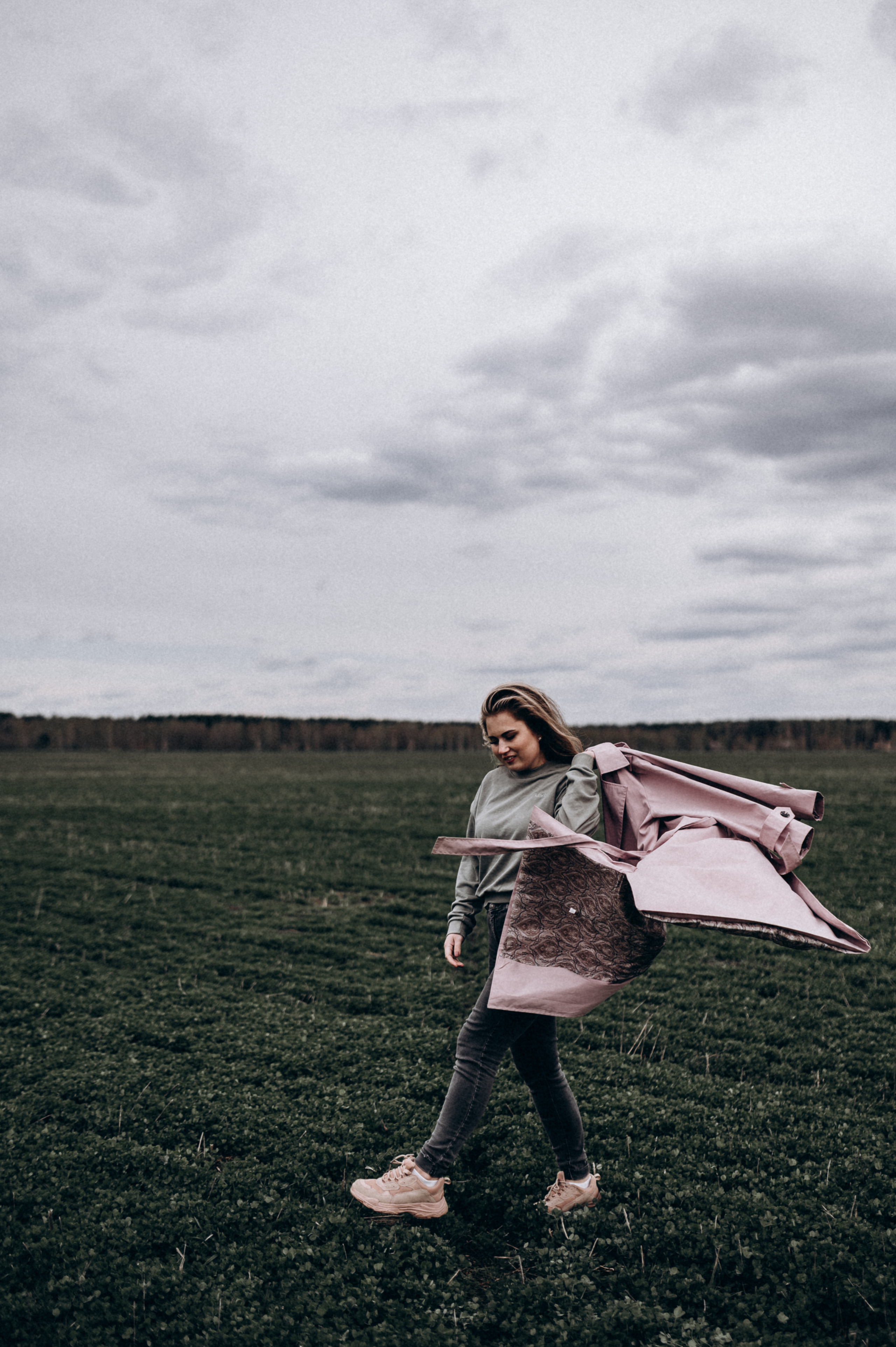 Индивидуальная фотосессия в поле Аня. Фотограф ПИТЕР СПБ Надежда Баранова