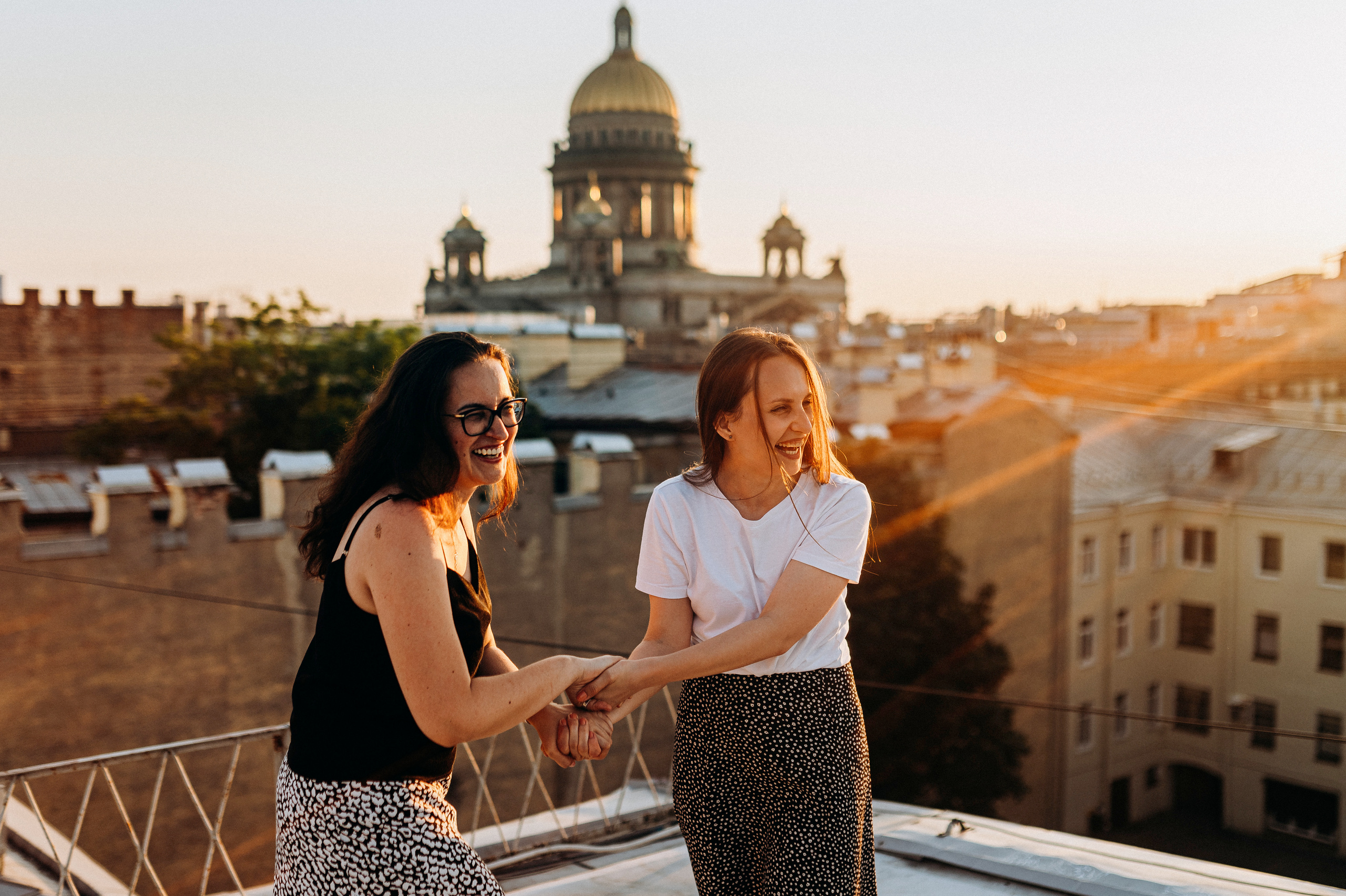 Две подруги крыша СПБ (Таня+Таня). Фотограф ПИТЕР СПБ Надежда Баранова