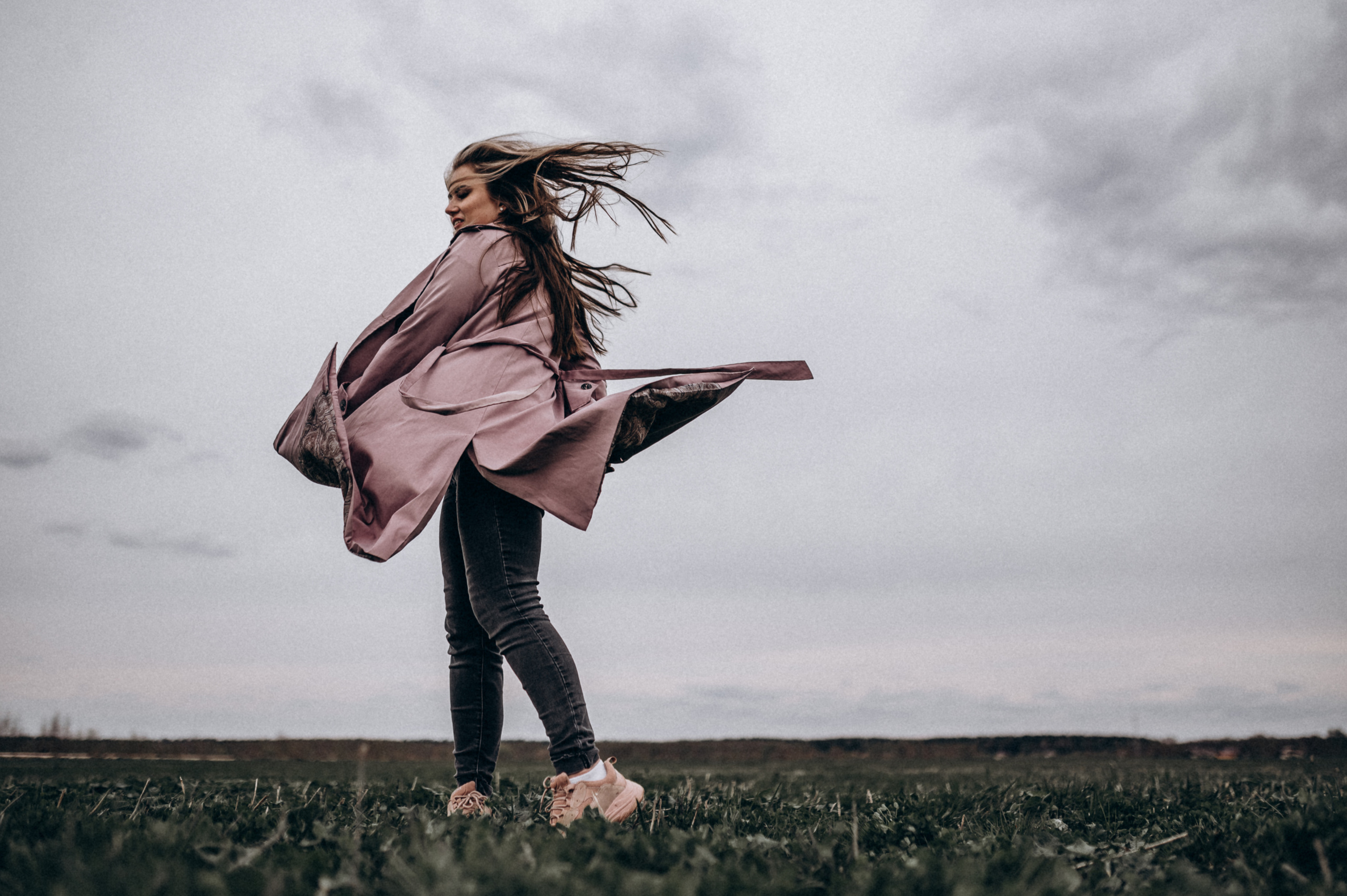 Индивидуальная фотосессия в поле Аня. Фотограф ПИТЕР СПБ Надежда Баранова