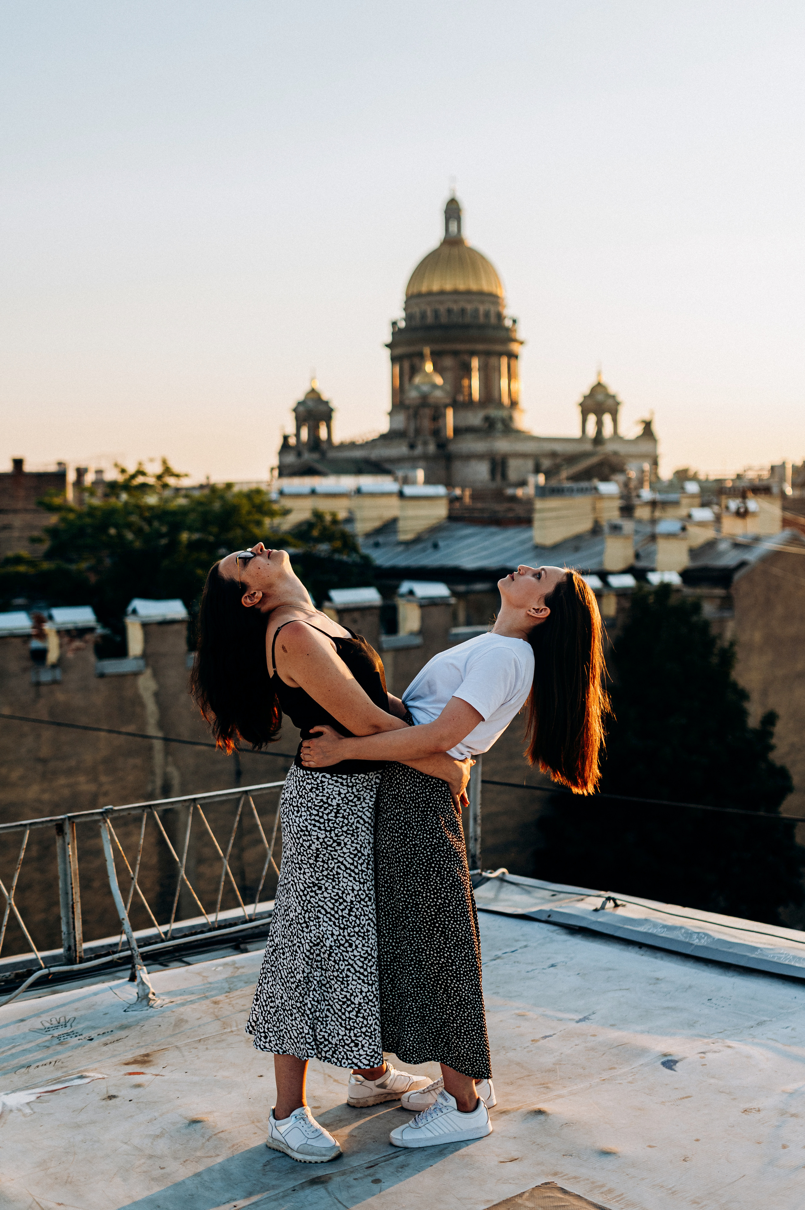 Две подруги крыша СПБ (Таня+Таня). Фотограф ПИТЕР СПБ Надежда Баранова