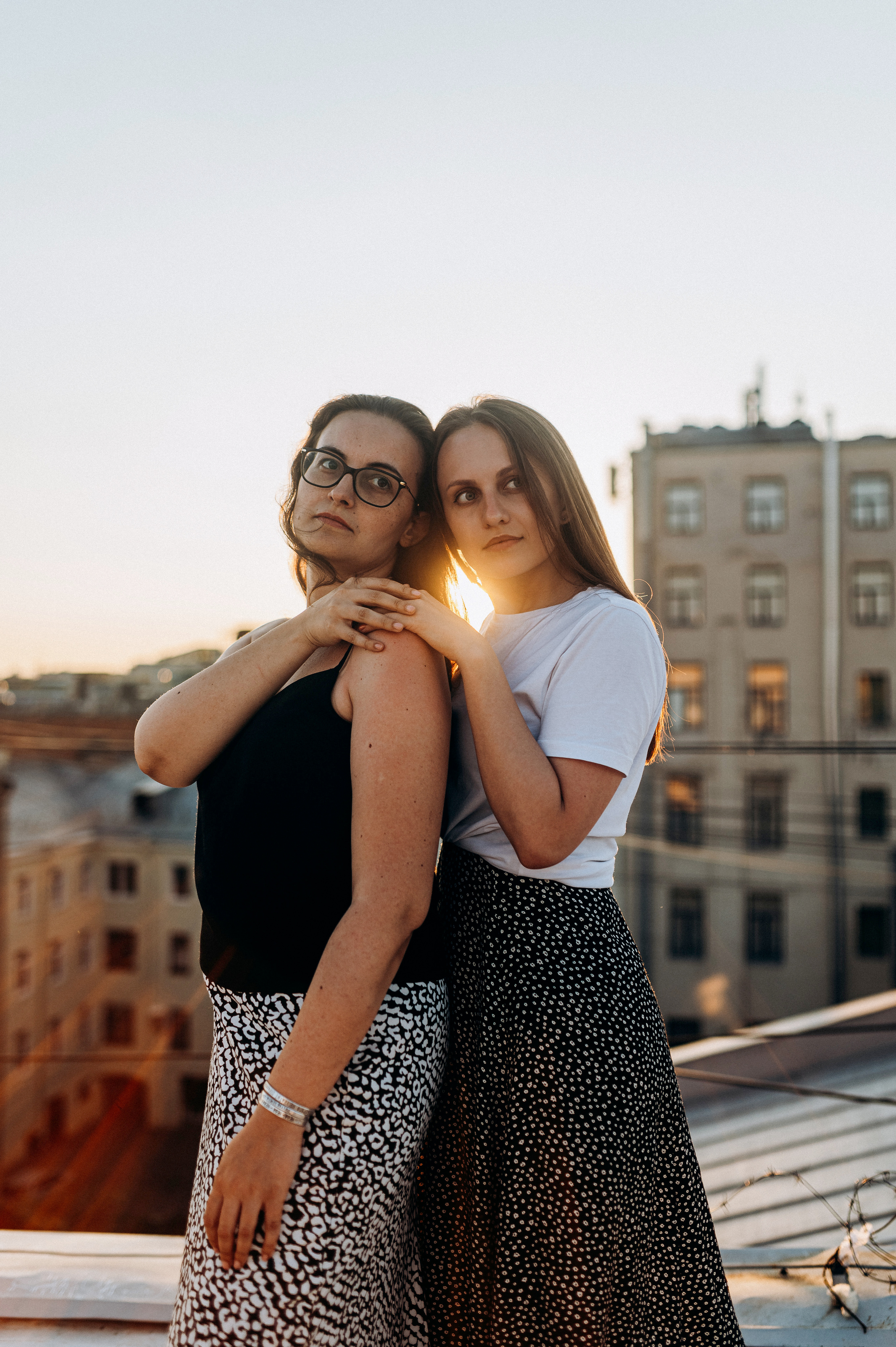 Две подруги крыша СПБ (Таня+Таня). Фотограф ПИТЕР СПБ Надежда Баранова