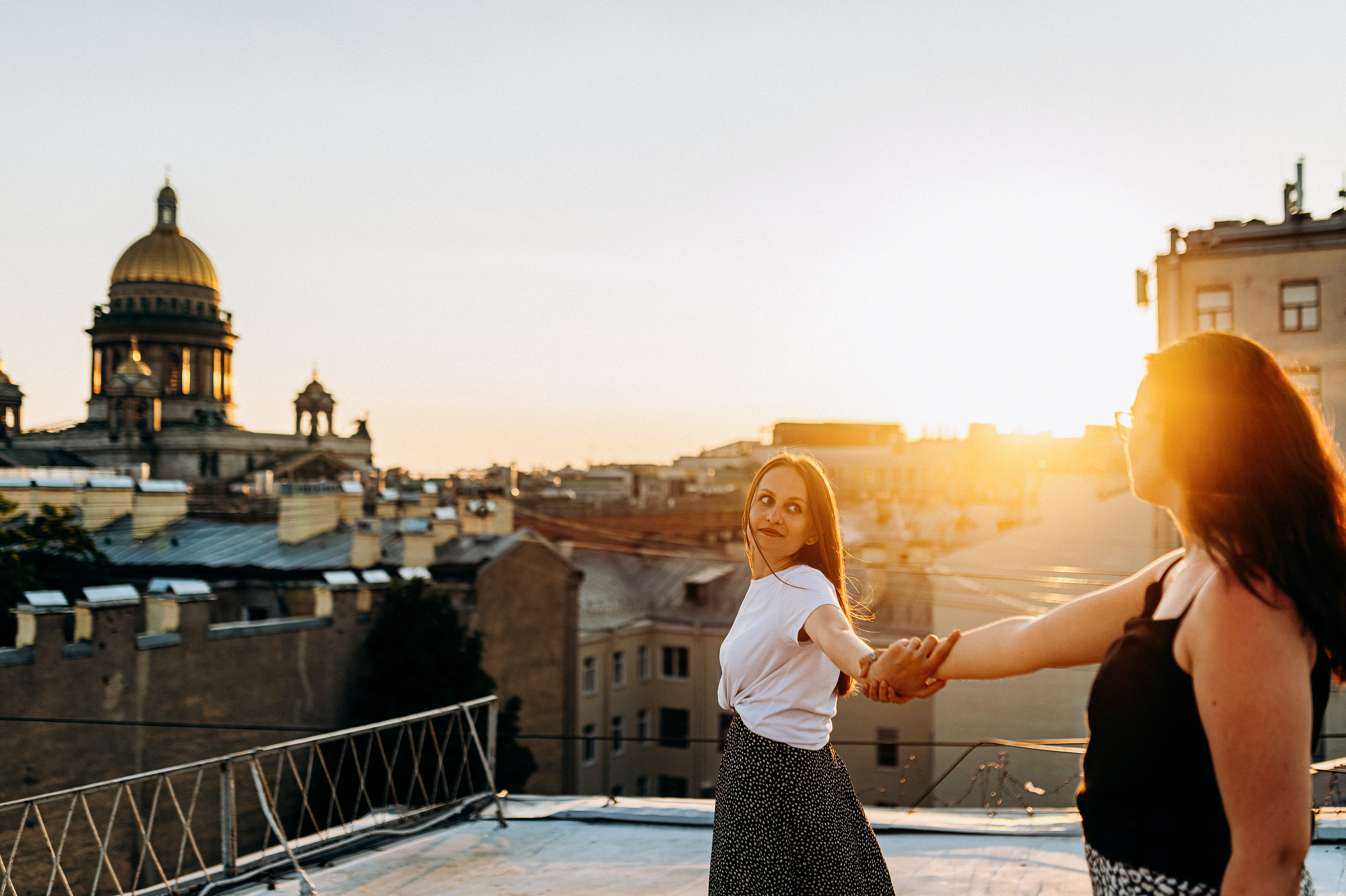 Две подруги крыша СПБ (Таня+Таня). Фотограф ПИТЕР СПБ Надежда Баранова