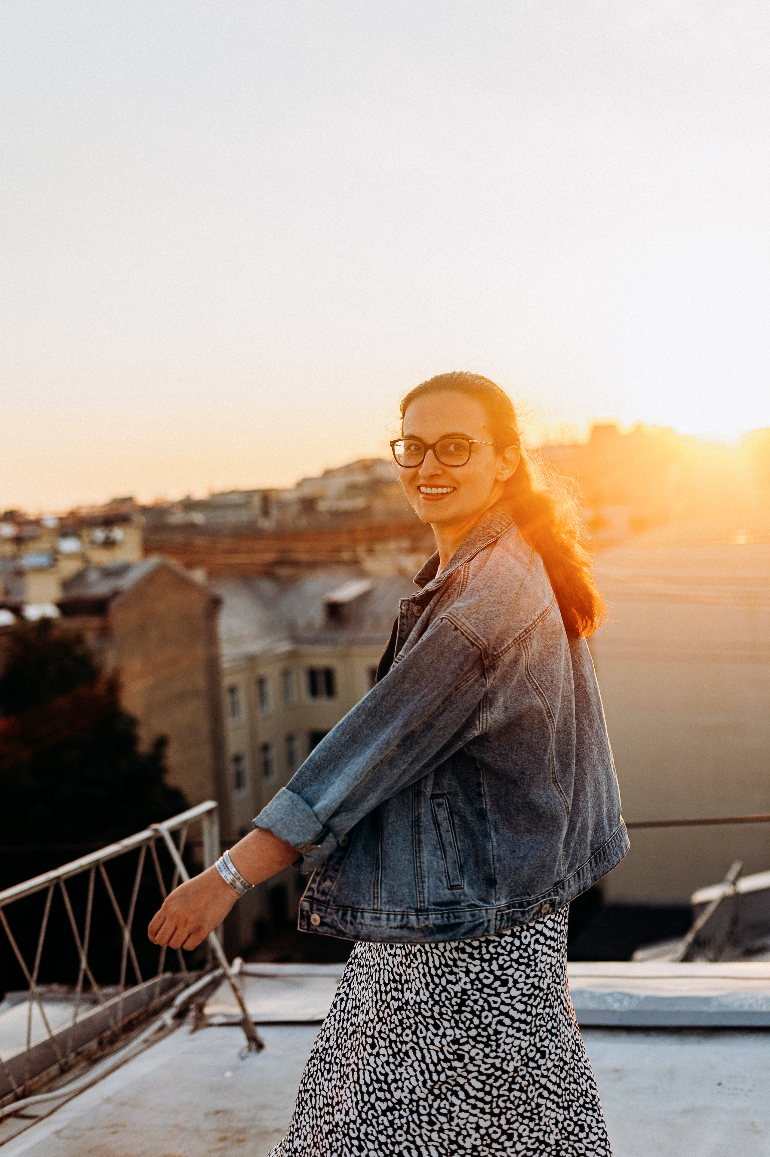 Две подруги крыша СПБ (Таня+Таня). Фотограф ПИТЕР СПБ Надежда Баранова