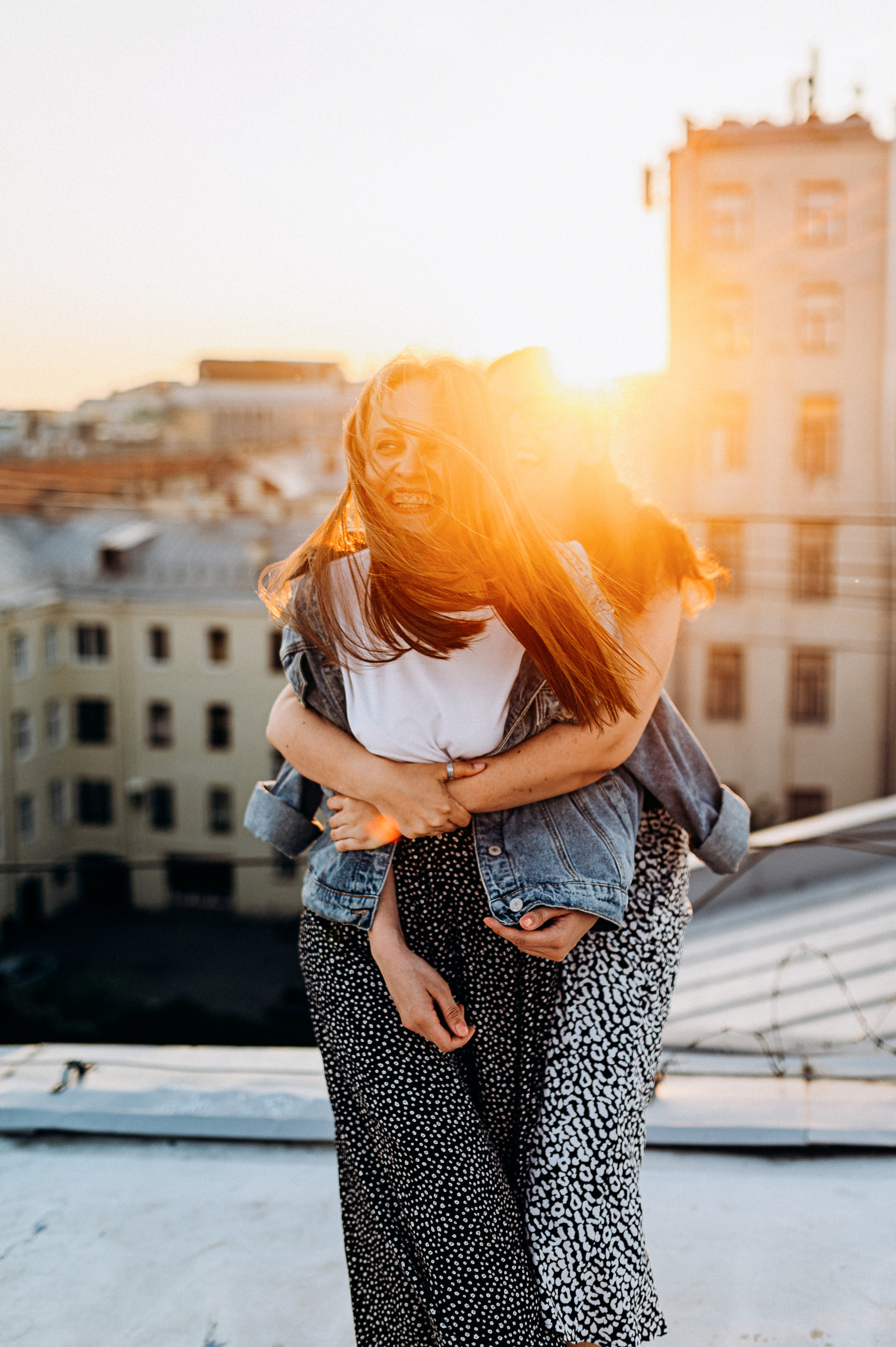Две подруги крыша СПБ (Таня+Таня). Фотограф ПИТЕР СПБ Надежда Баранова