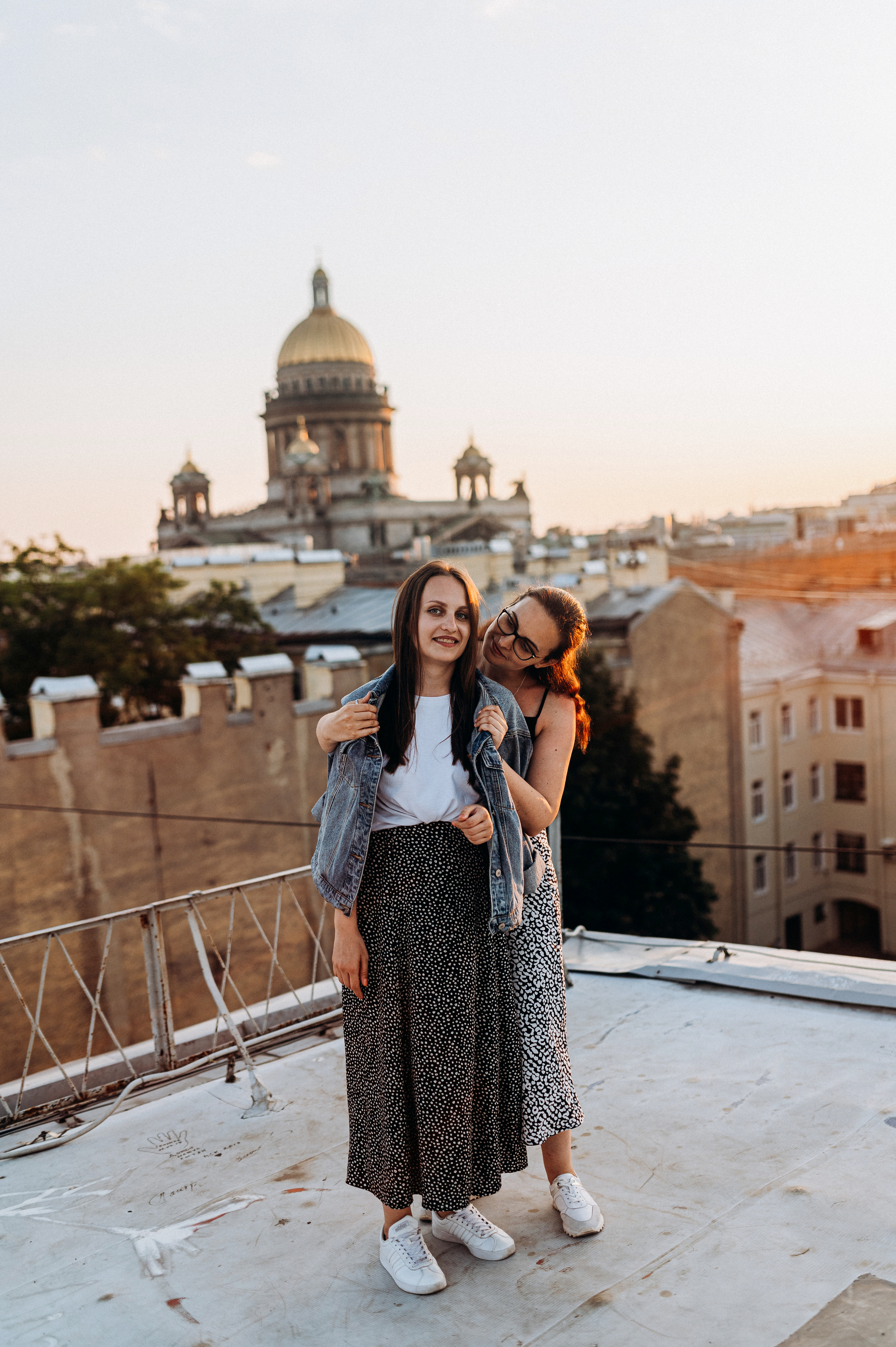 Две подруги крыша СПБ (Таня+Таня). Фотограф ПИТЕР СПБ Надежда Баранова