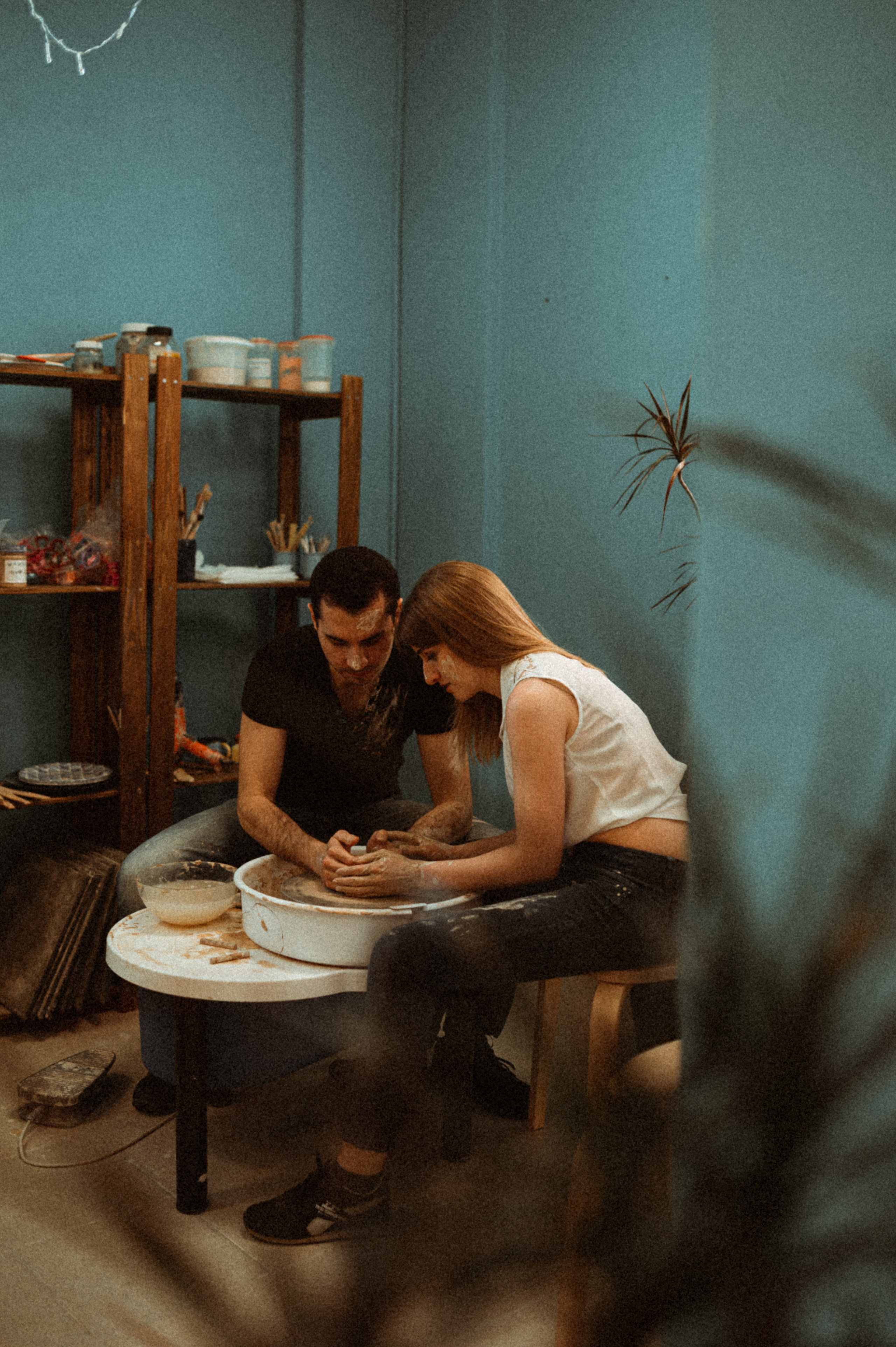 Лена+Петя лав стори гончарная мастерская. Фотограф ПИТЕР СПБ Надежда Баранова