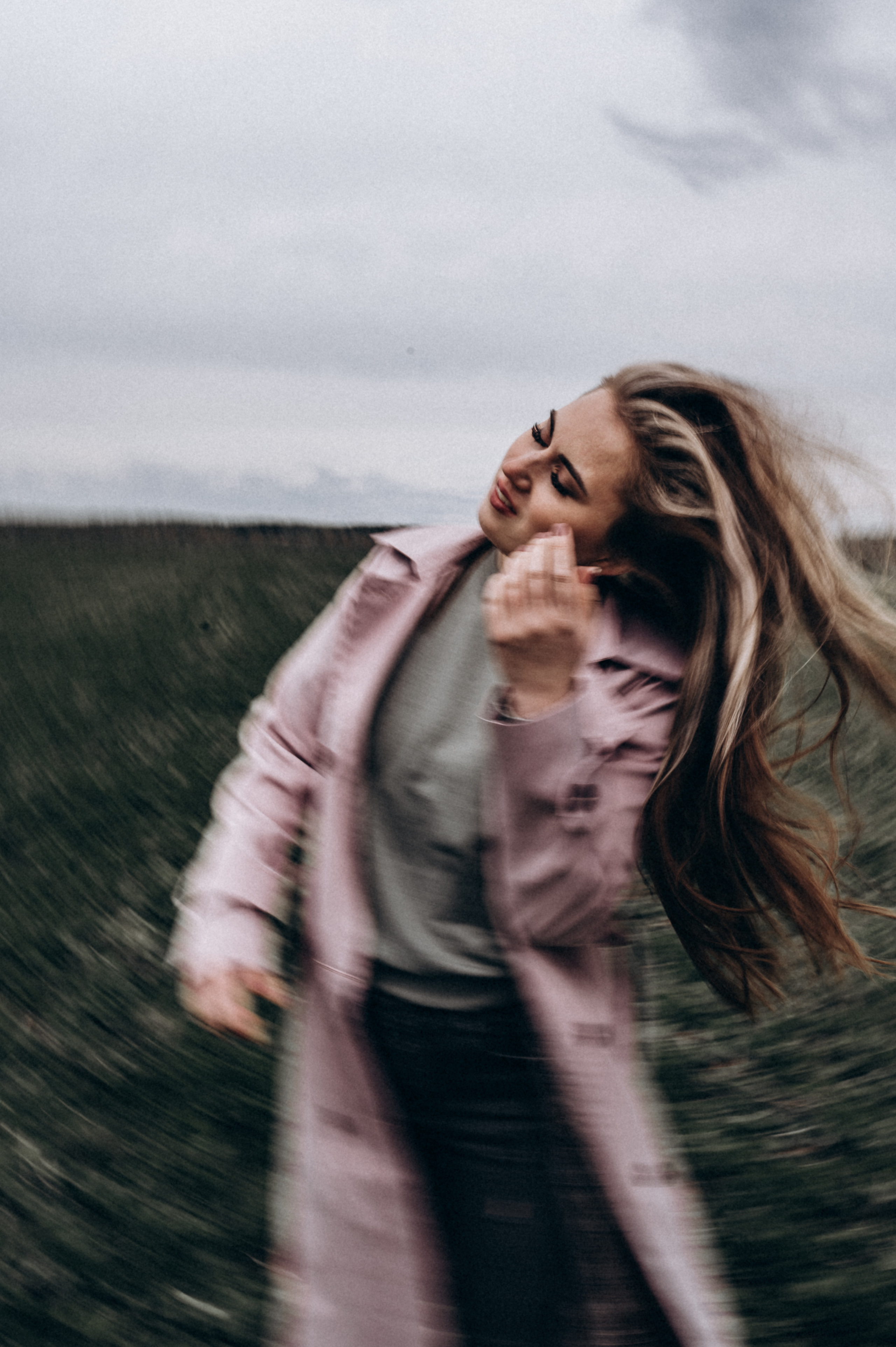 Индивидуальная фотосессия в поле Аня. Фотограф ПИТЕР СПБ Надежда Баранова