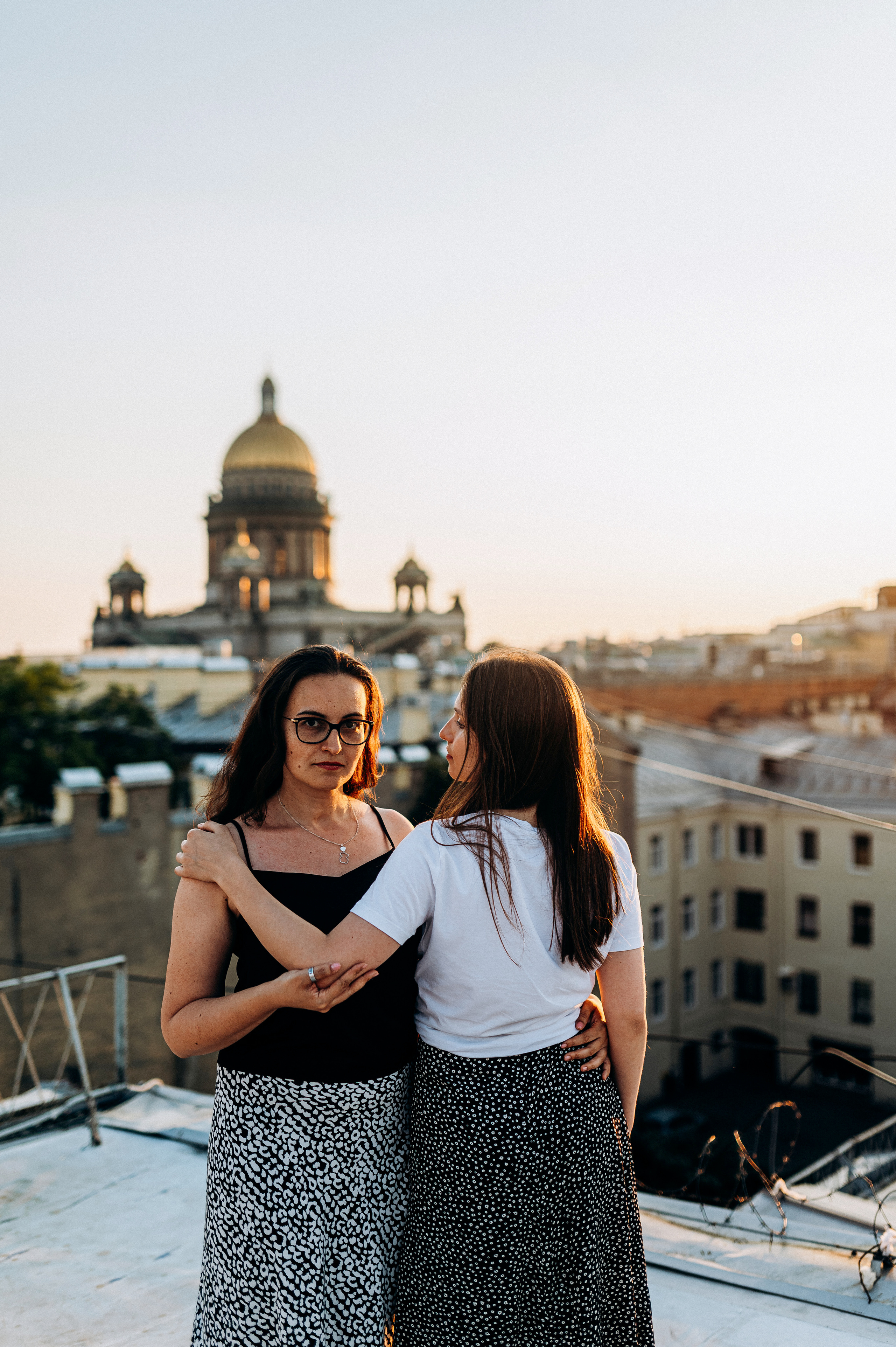Две подруги крыша СПБ (Таня+Таня). Фотограф ПИТЕР СПБ Надежда Баранова