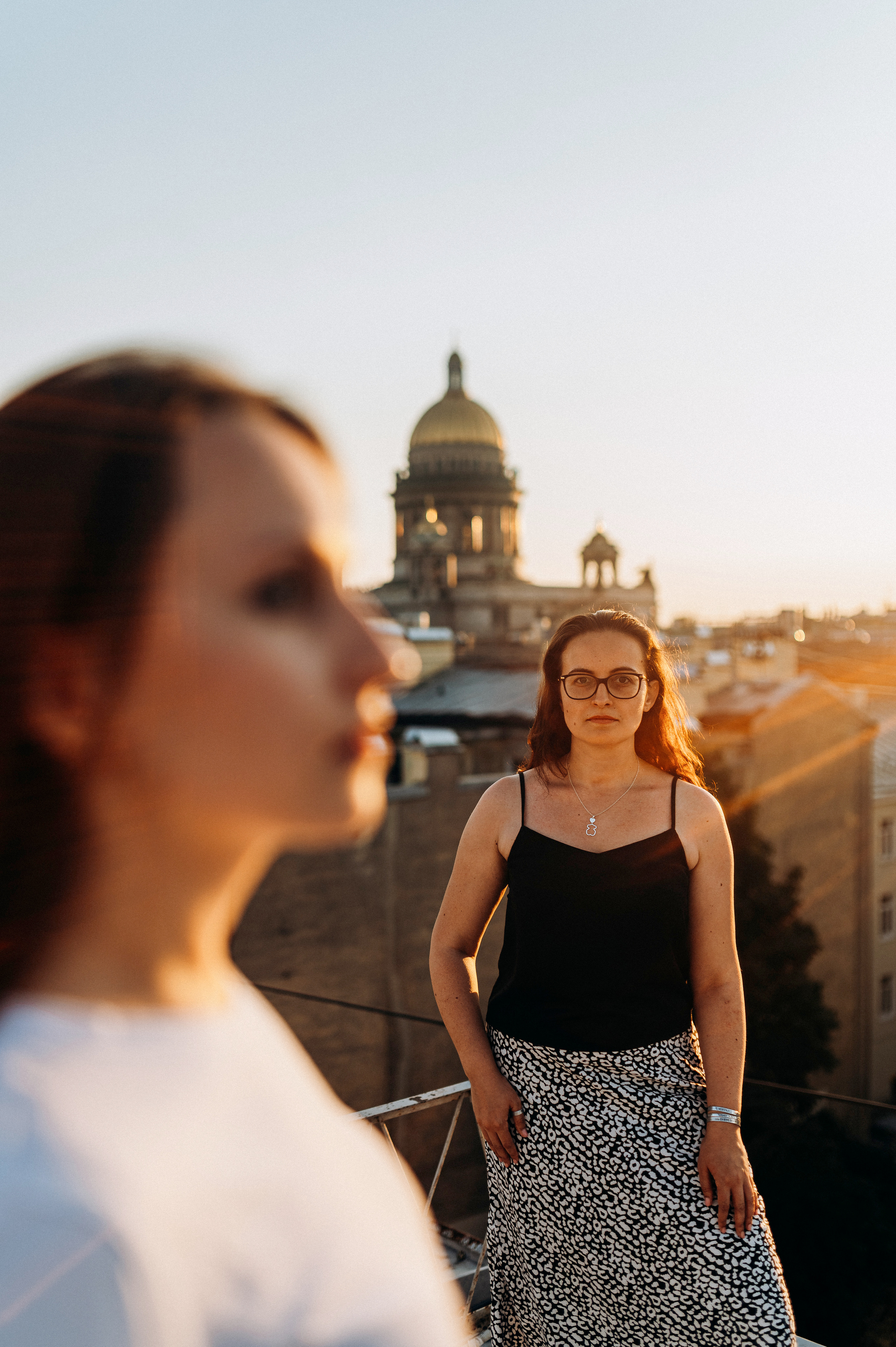 Две подруги крыша СПБ (Таня+Таня). Фотограф ПИТЕР СПБ Надежда Баранова