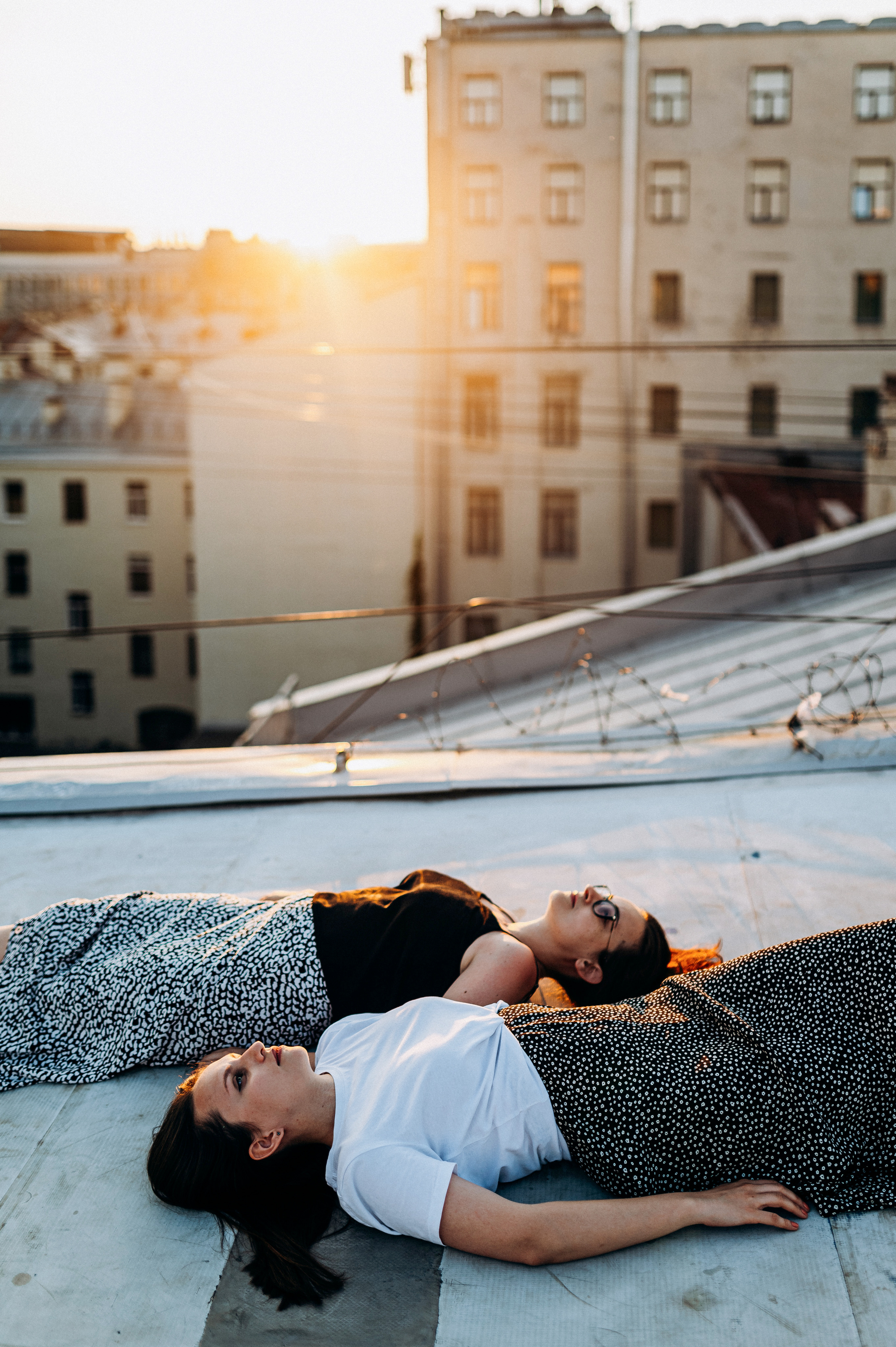 Две подруги крыша СПБ (Таня+Таня). Фотограф ПИТЕР СПБ Надежда Баранова