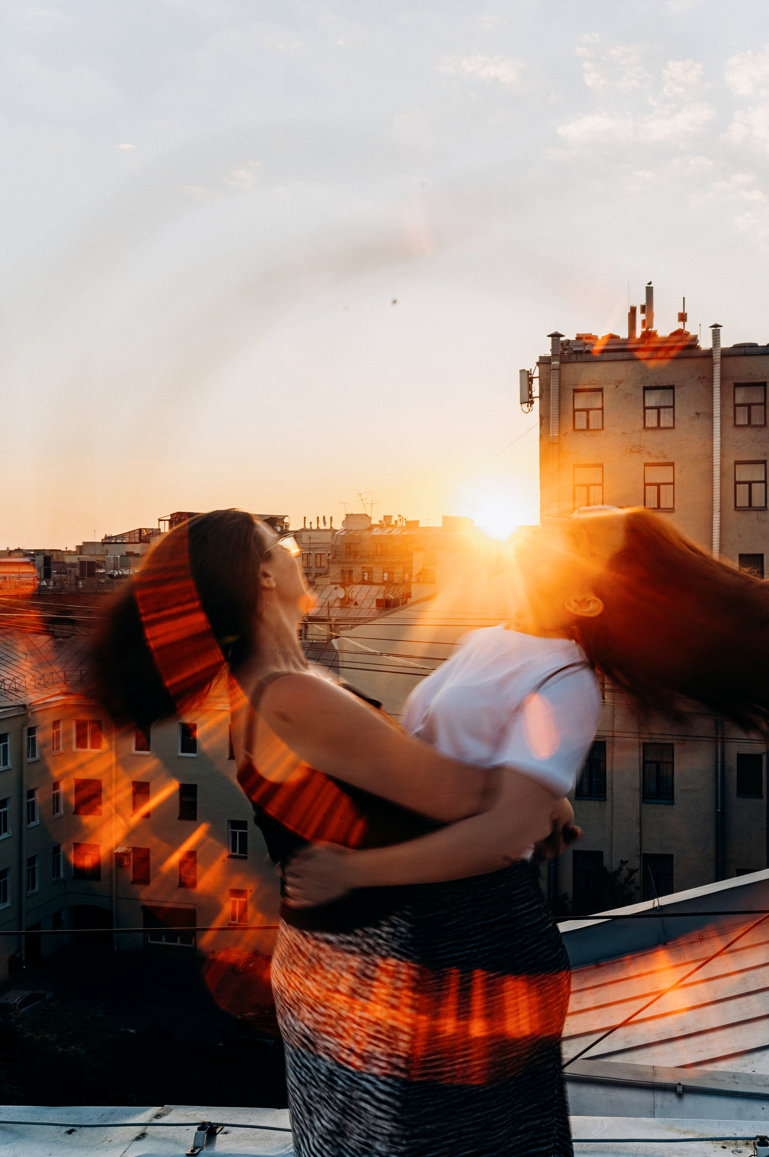 Две подруги крыша СПБ (Таня+Таня). Фотограф ПИТЕР СПБ Надежда Баранова