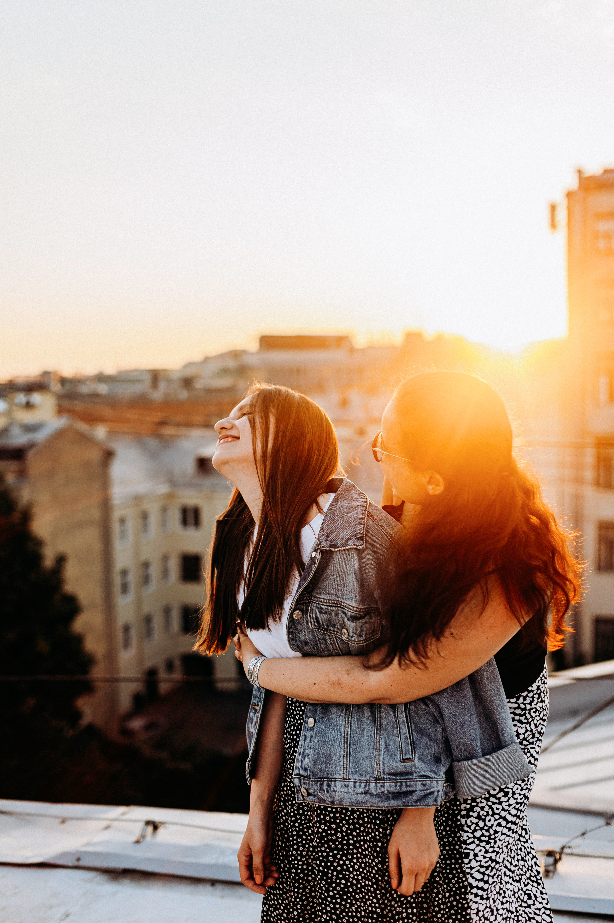 Две подруги крыша СПБ (Таня+Таня). Фотограф ПИТЕР СПБ Надежда Баранова