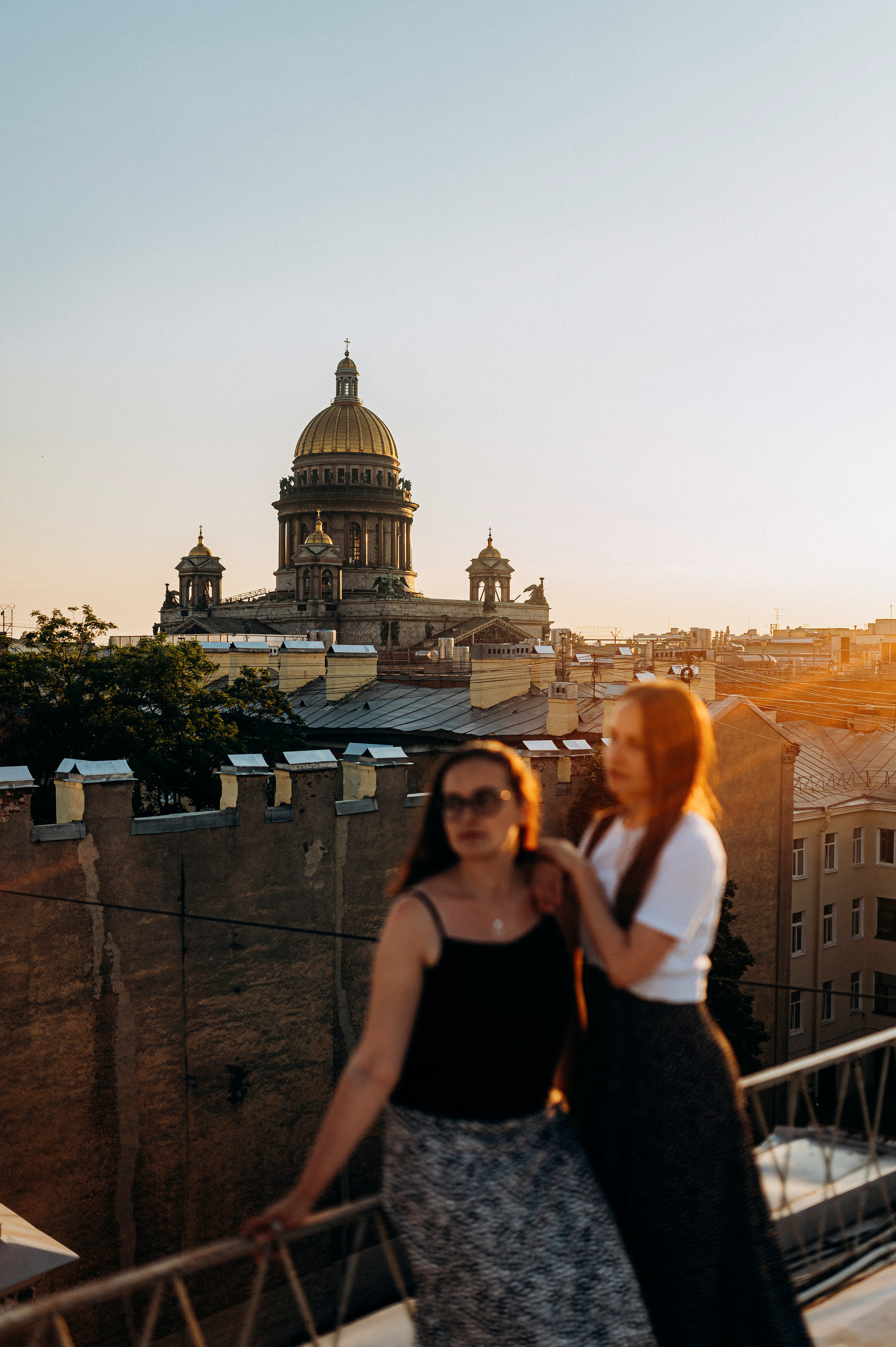 Две подруги крыша СПБ (Таня+Таня). Фотограф ПИТЕР СПБ Надежда Баранова